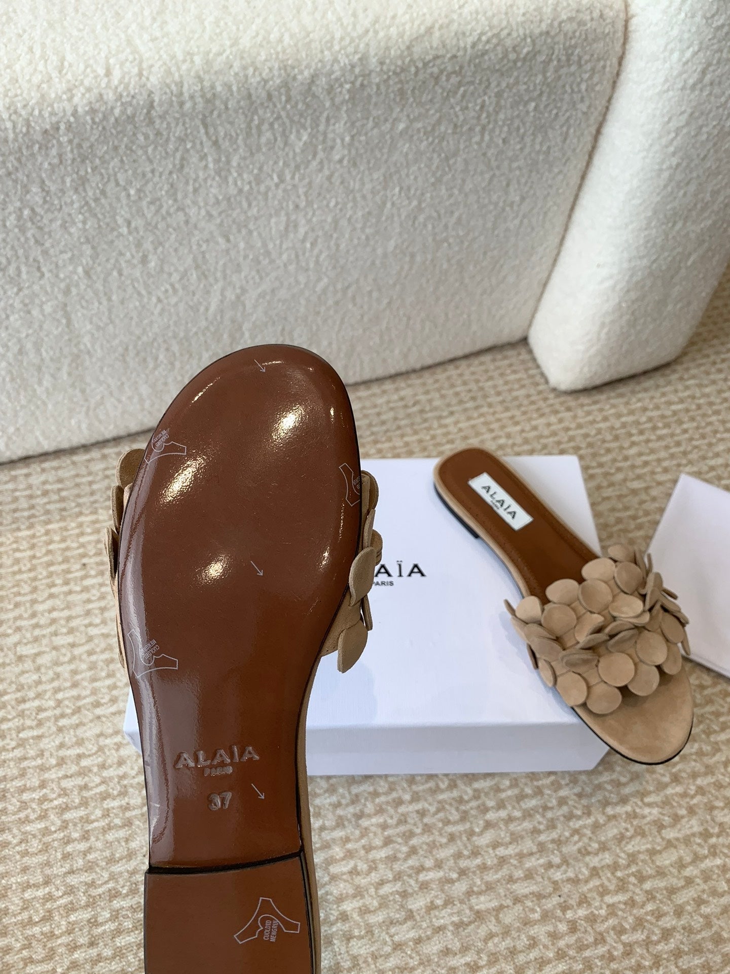 ALAIA FLAT MULE IN BEIGE CREAM SUEDE - 35