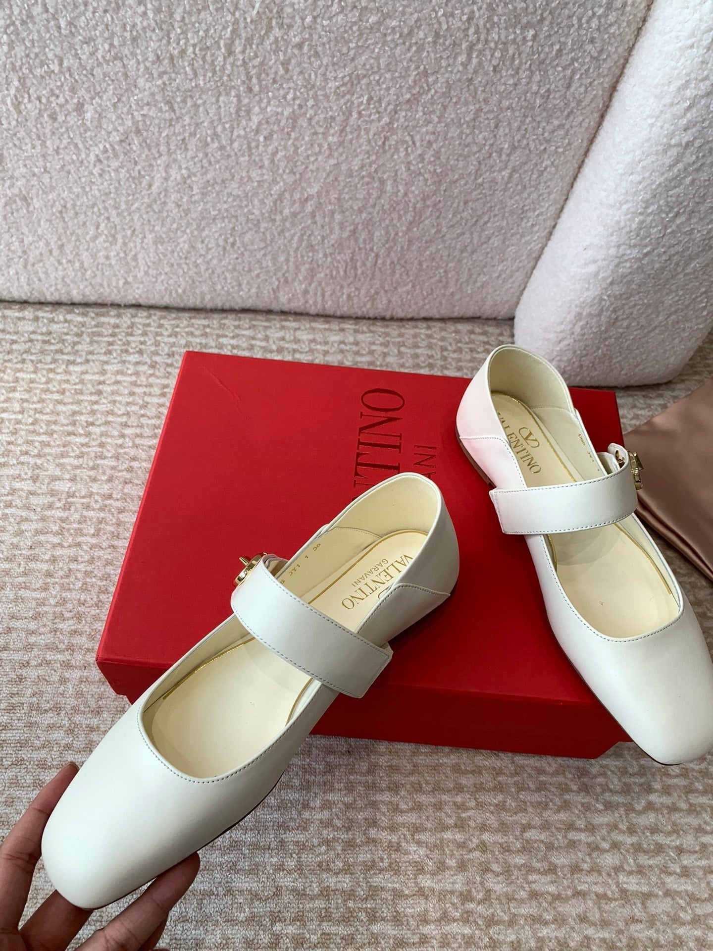 VLOGO LOCKER MARY-JANE BALLERINA IN WHITE CALFSKIN - 35
