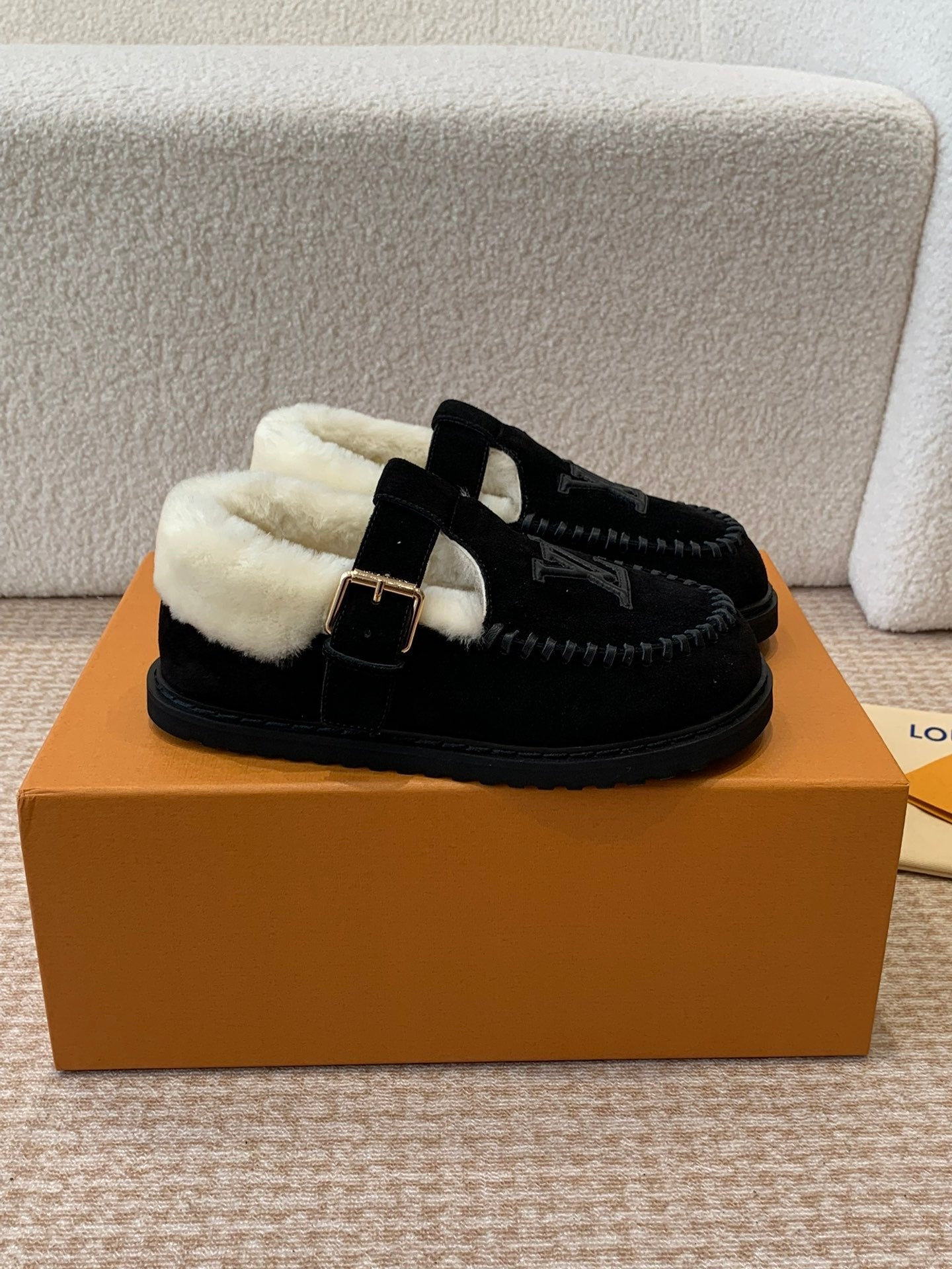 COLORADO COMFORT MARY JANE IN BLACK SUEDE AND SHEARLING LINING - 35