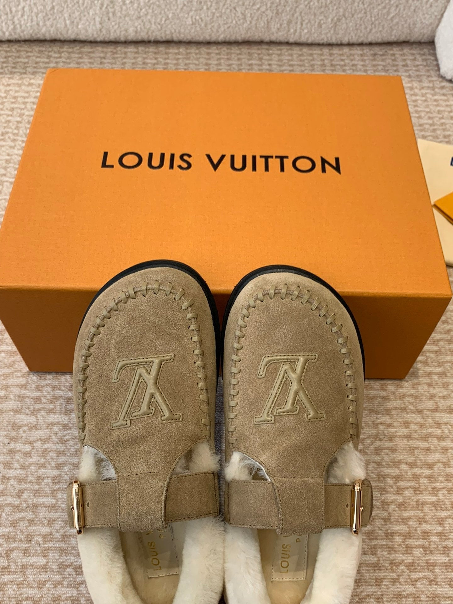 COLORADO COMFORT MARY JANE IN KHAKI GREEN SUEDE AND SHEARLING LINING - 35