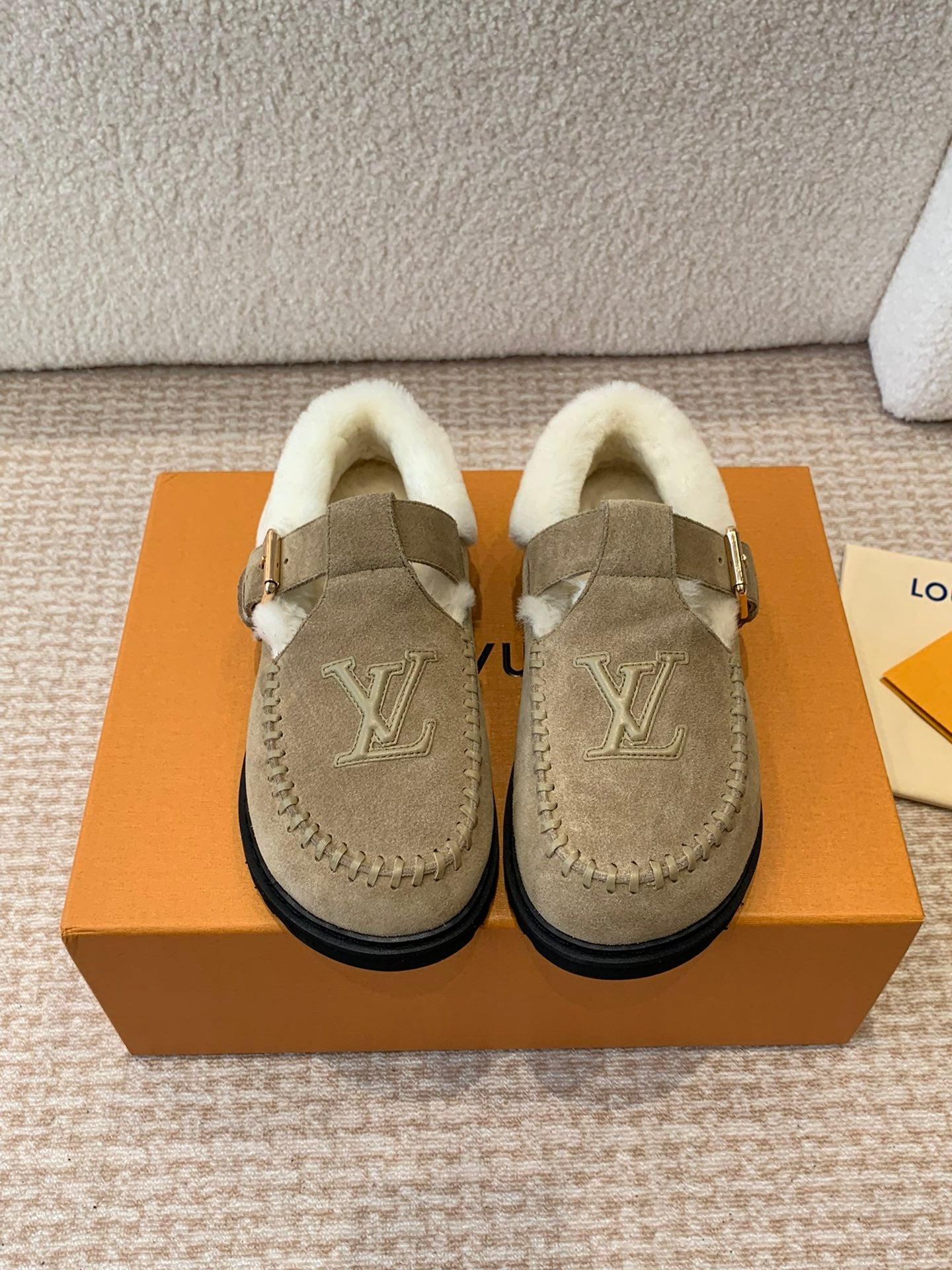 COLORADO COMFORT MARY JANE IN KHAKI GREEN SUEDE AND SHEARLING LINING - 35