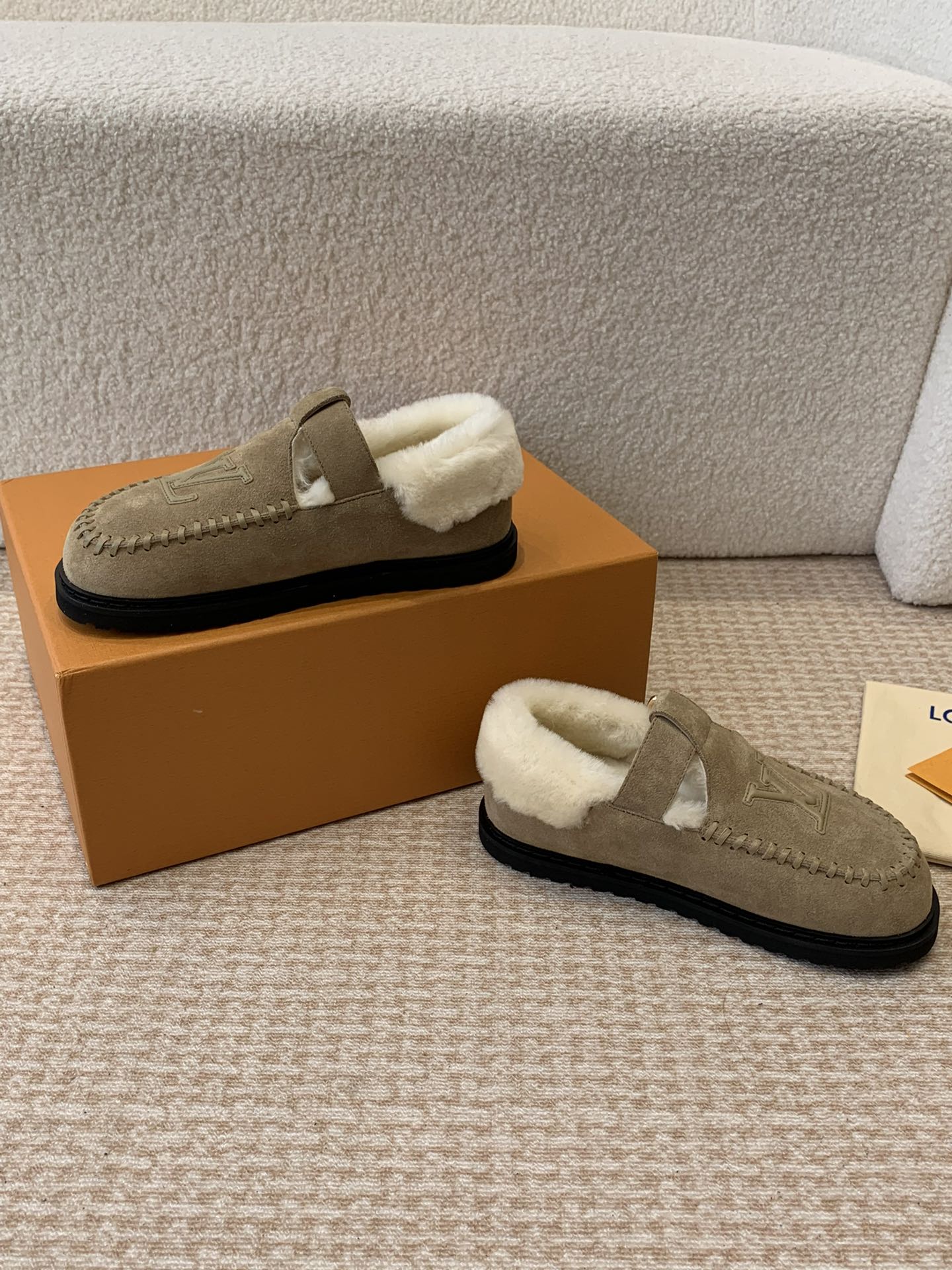 COLORADO COMFORT MARY JANE IN KHAKI GREEN SUEDE AND SHEARLING LINING - 35