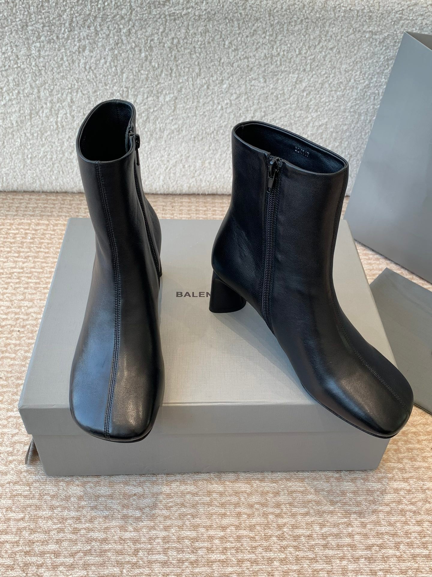 ANKLE BOOTS IN BLACK LOGO EMBOSSED SOFT SHEEPSKIN - 35
