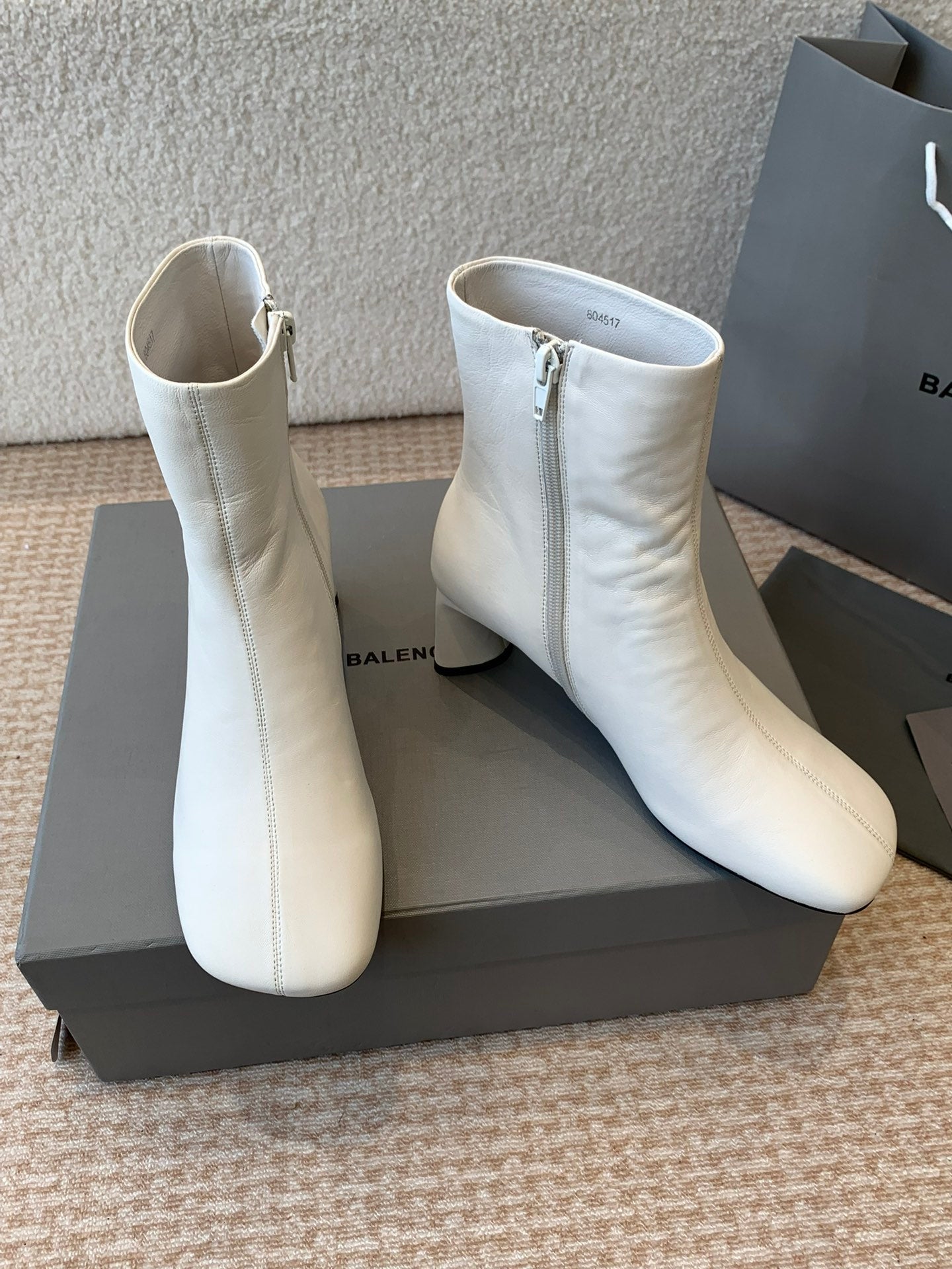 ANKLE BOOTS IN WHITE LOGO EMBOSSED SOFT SHEEPSKIN - 35