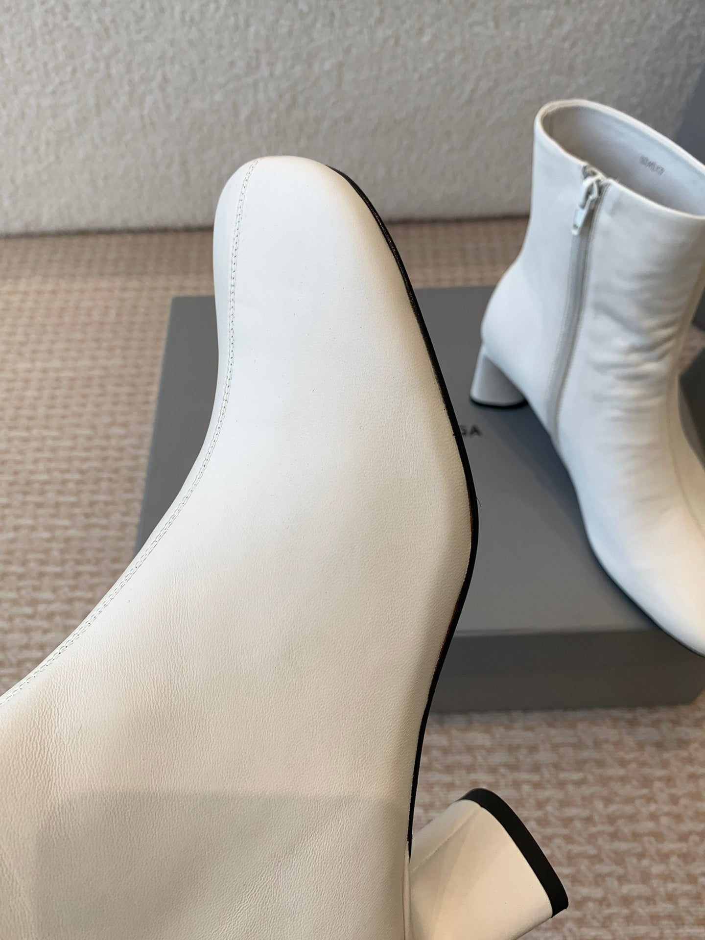 ANKLE BOOTS IN WHITE LOGO EMBOSSED SOFT SHEEPSKIN - 35