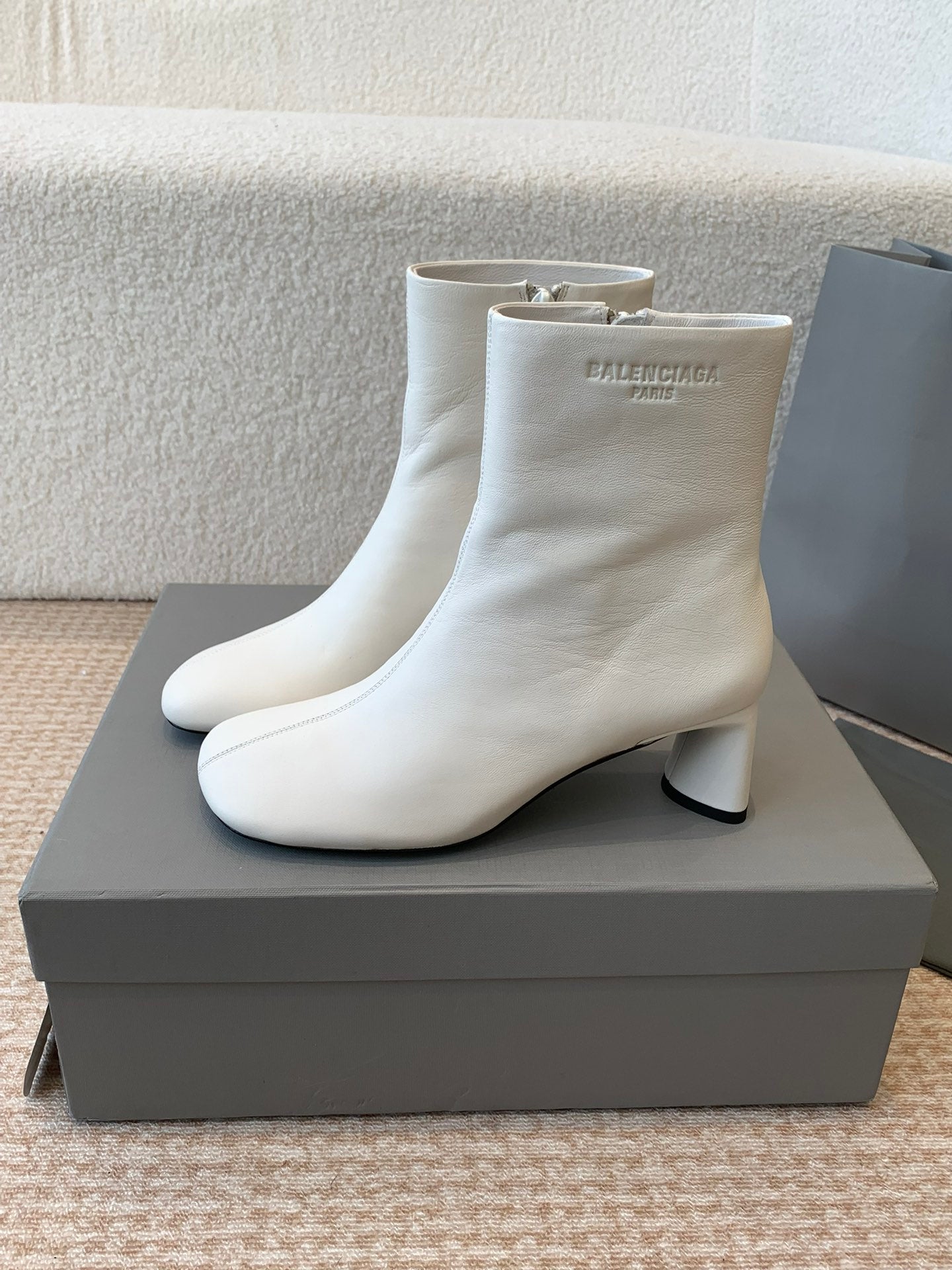 ANKLE BOOTS IN WHITE LOGO EMBOSSED SOFT SHEEPSKIN - 35