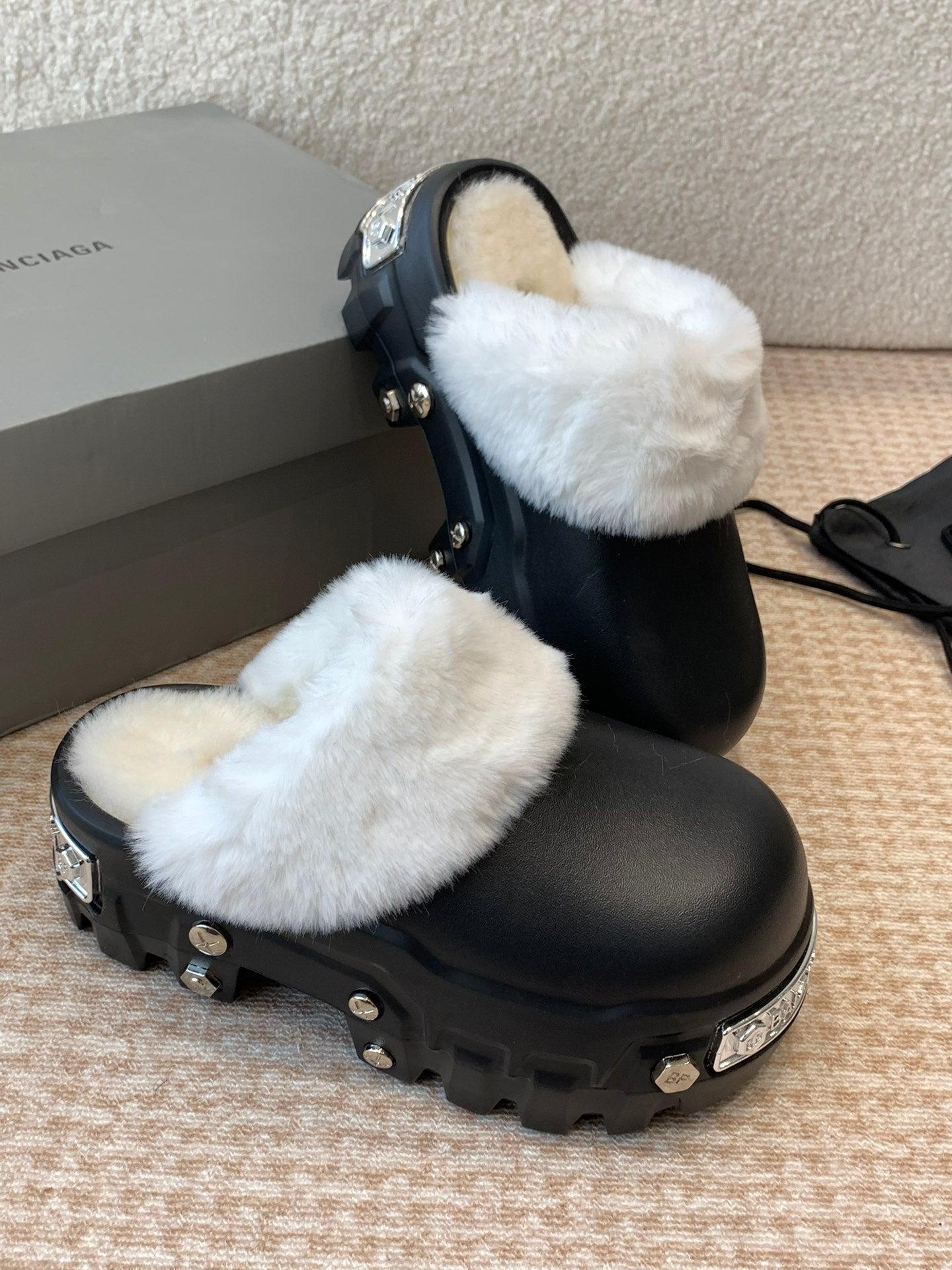 PLATFORM MULES IN BLACK RUBBER MIX RABBIT FUR SILVER HARDWARE - 35