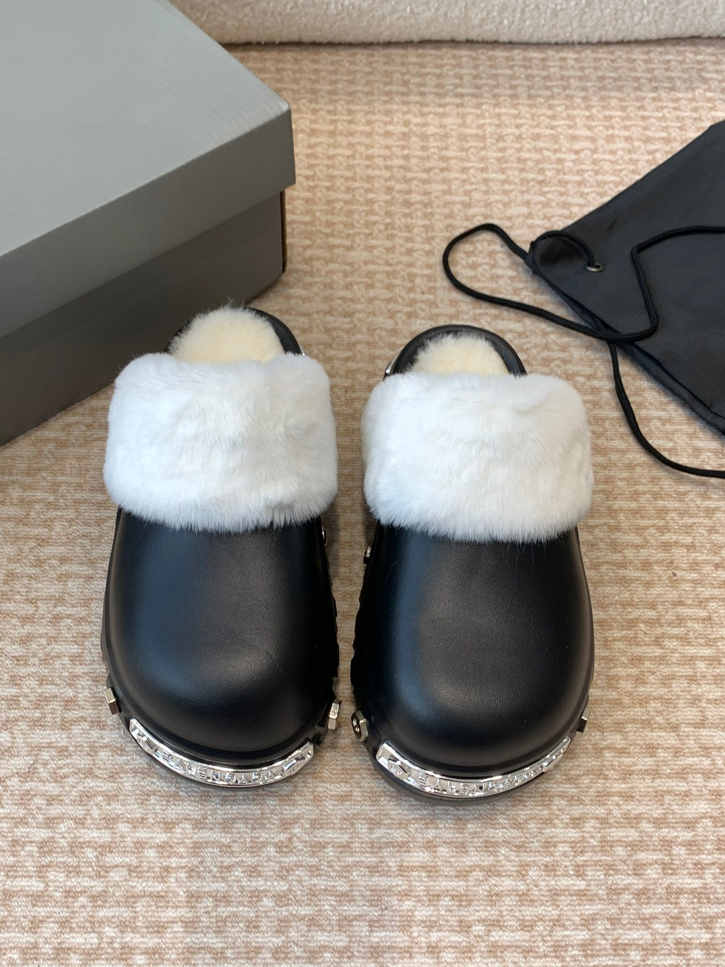 PLATFORM MULES IN BLACK RUBBER MIX RABBIT FUR SILVER HARDWARE - 35