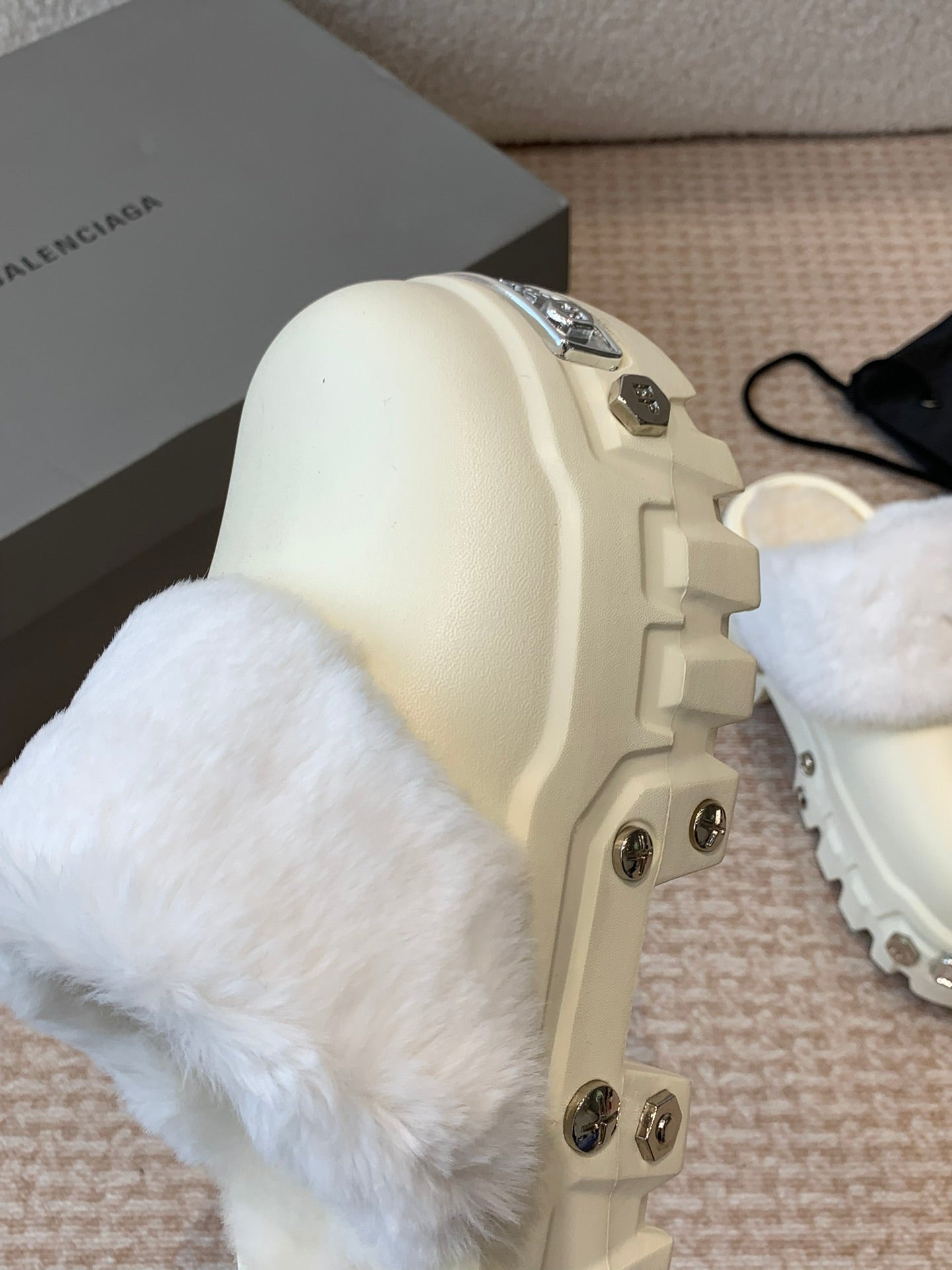 PLATFORM MULES IN BEIGE RUBBER MIX RABBIT FUR SILVER HARDWARE - 35