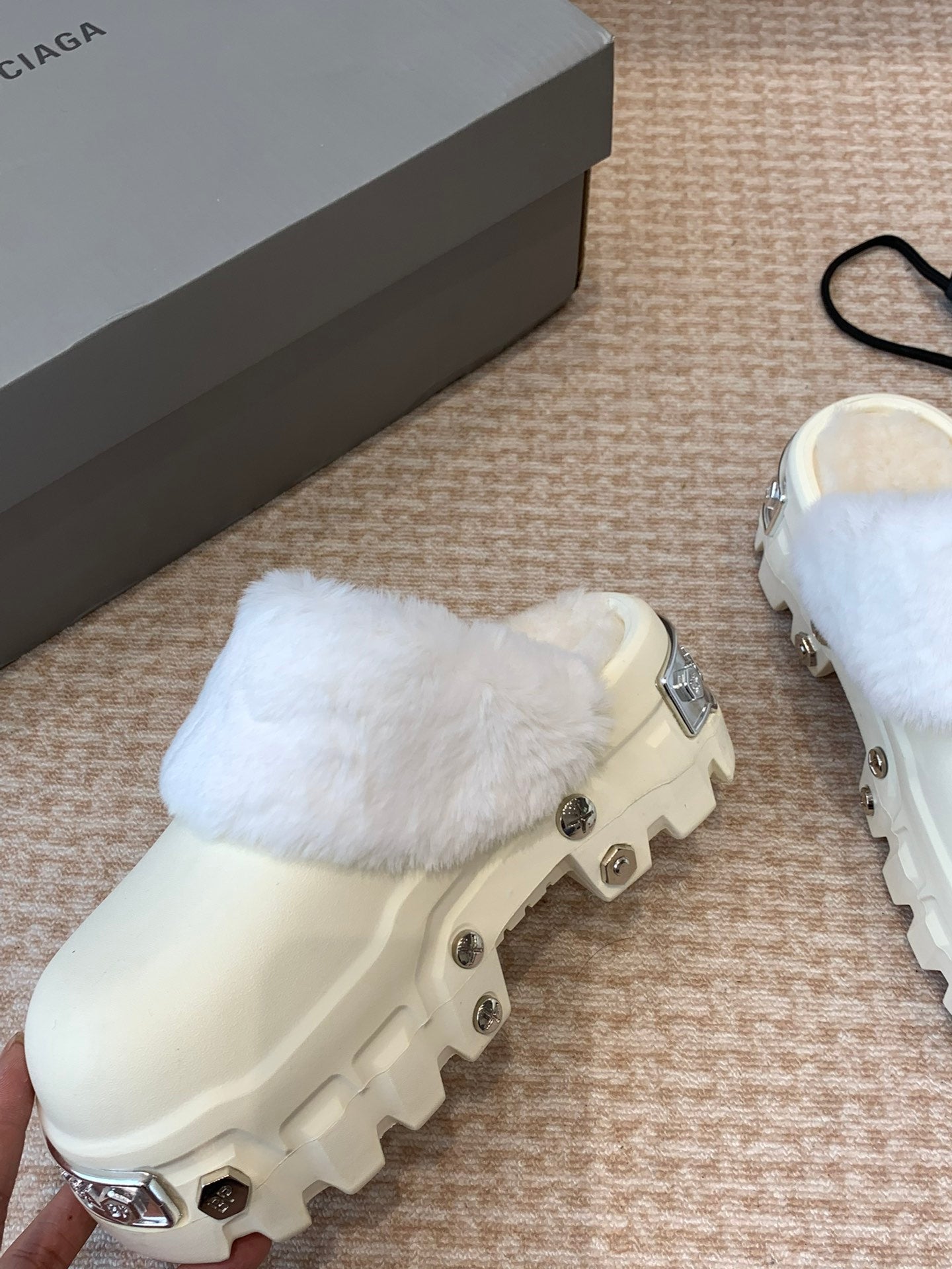 PLATFORM MULES IN BEIGE RUBBER MIX RABBIT FUR SILVER HARDWARE - 35