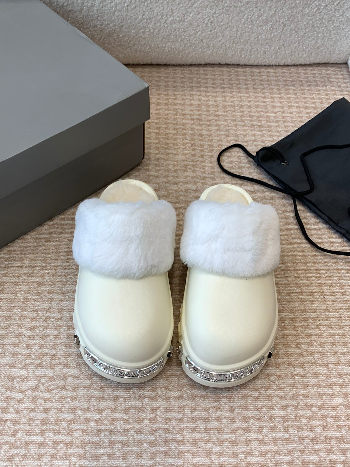 PLATFORM MULES IN BEIGE RUBBER MIX RABBIT FUR SILVER HARDWARE - 35