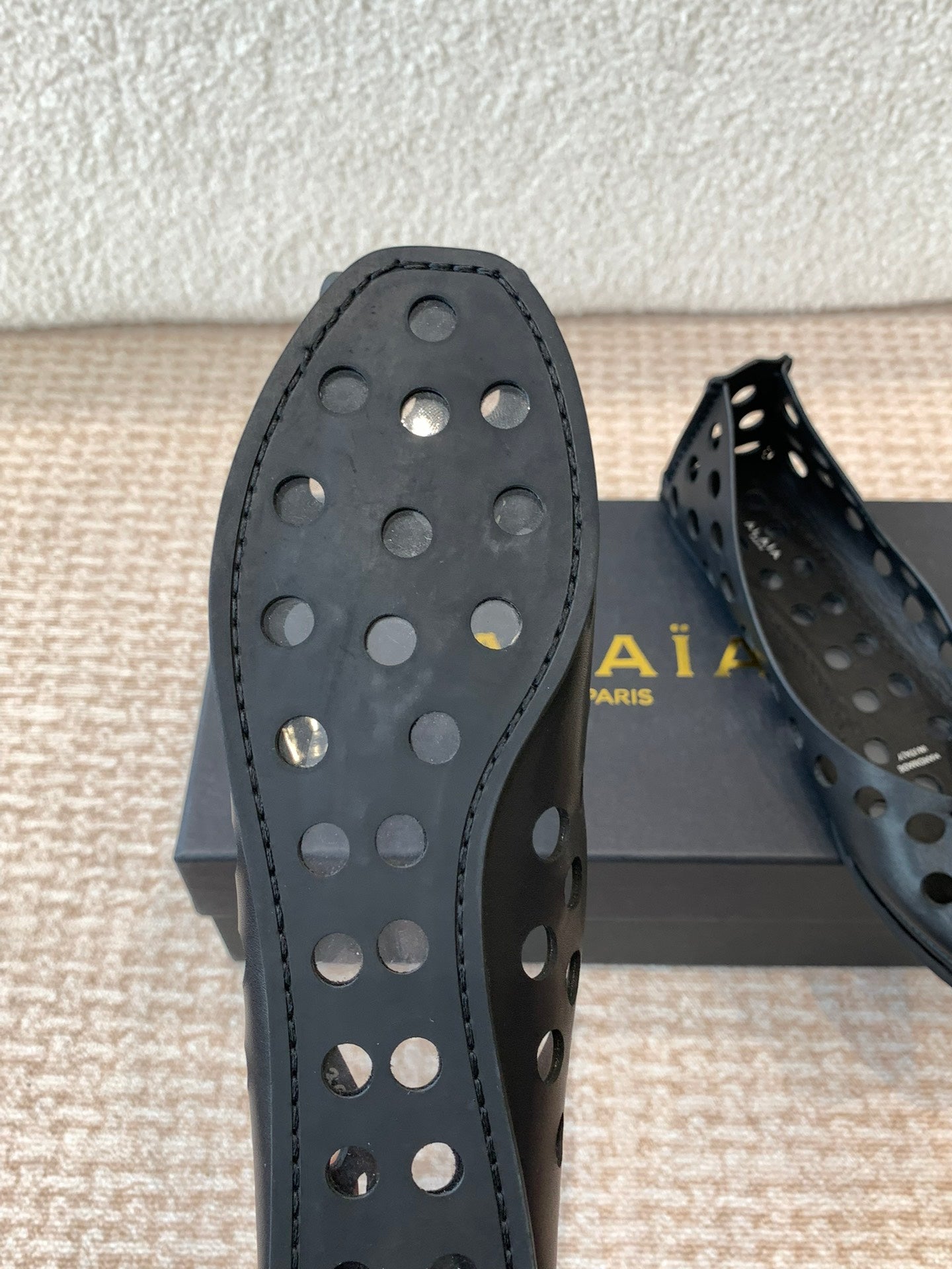 PERFO BALLET FLATS IN BLACK CALFSKIN - 35