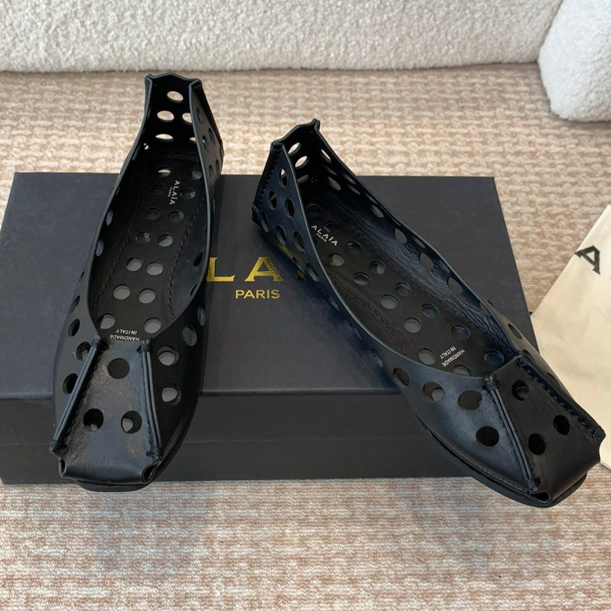 PERFO BALLET FLATS IN BLACK CALFSKIN - 35