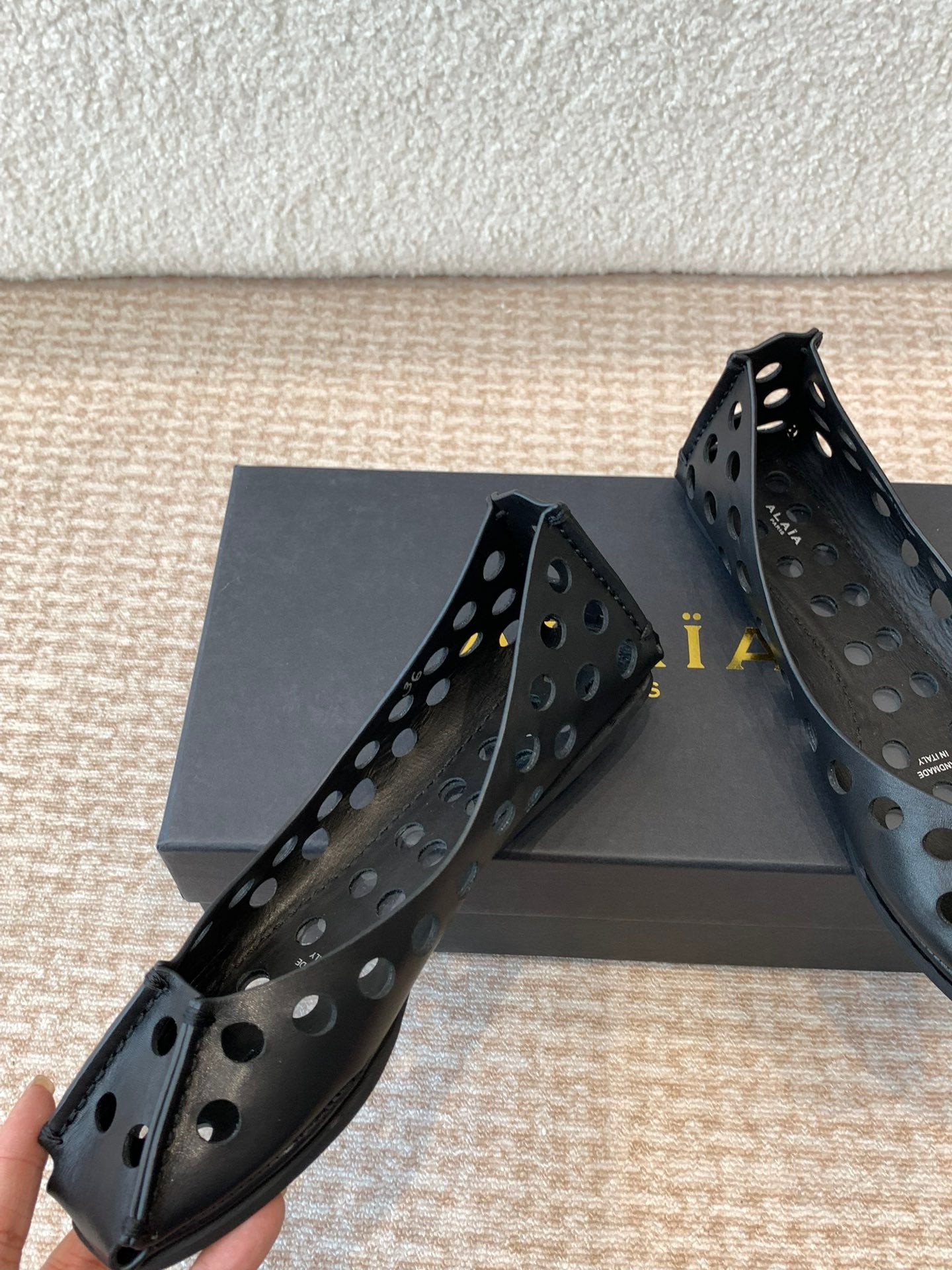 PERFO BALLET FLATS IN BLACK CALFSKIN - 35