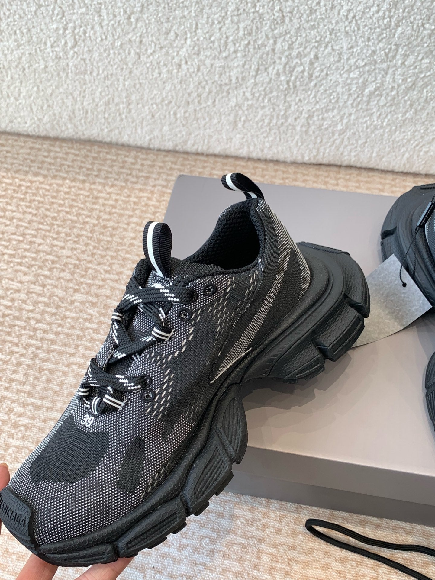 UNDER ARMOUR 3XL KNIT SNEAKER IN BLACK AND WHITE POLYESTER - 35