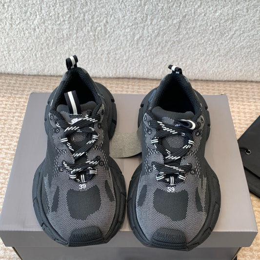 UNDER ARMOUR 3XL KNIT SNEAKER IN BLACK AND WHITE POLYESTER - 35