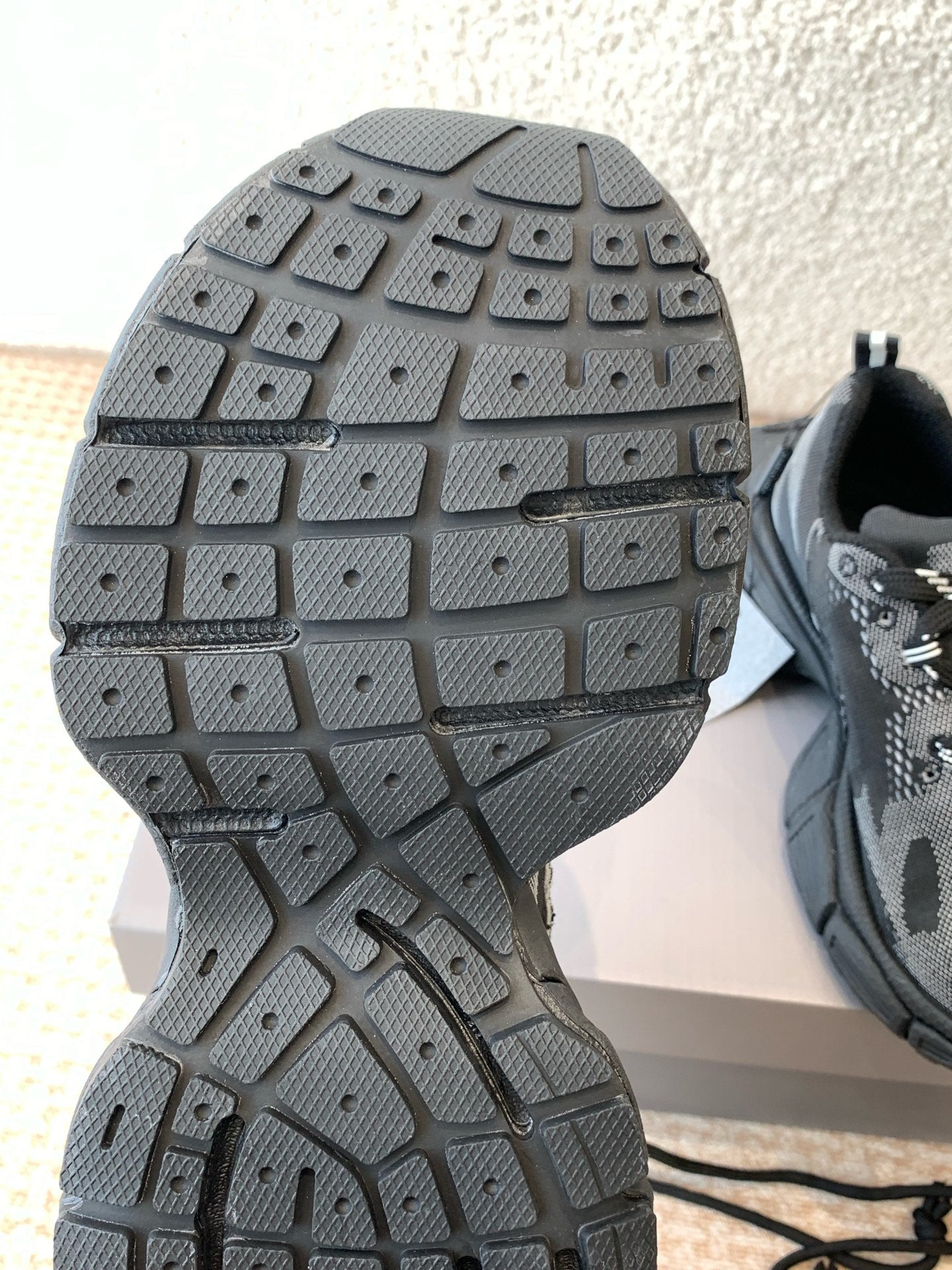 UNDER ARMOUR 3XL KNIT SNEAKER IN BLACK AND WHITE POLYESTER - 35
