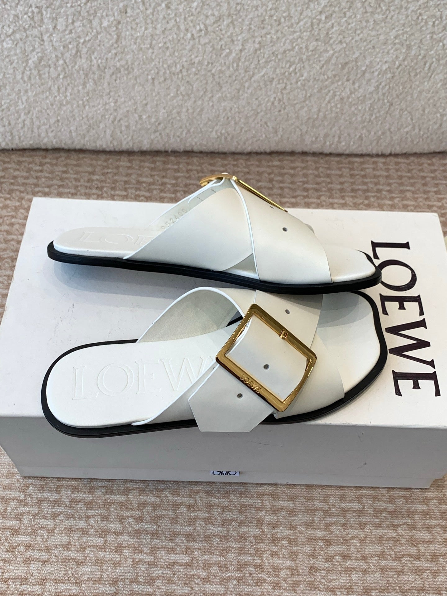 PETAL BELT FLAT SANDAL IN WHITE CALFSKIN - 35