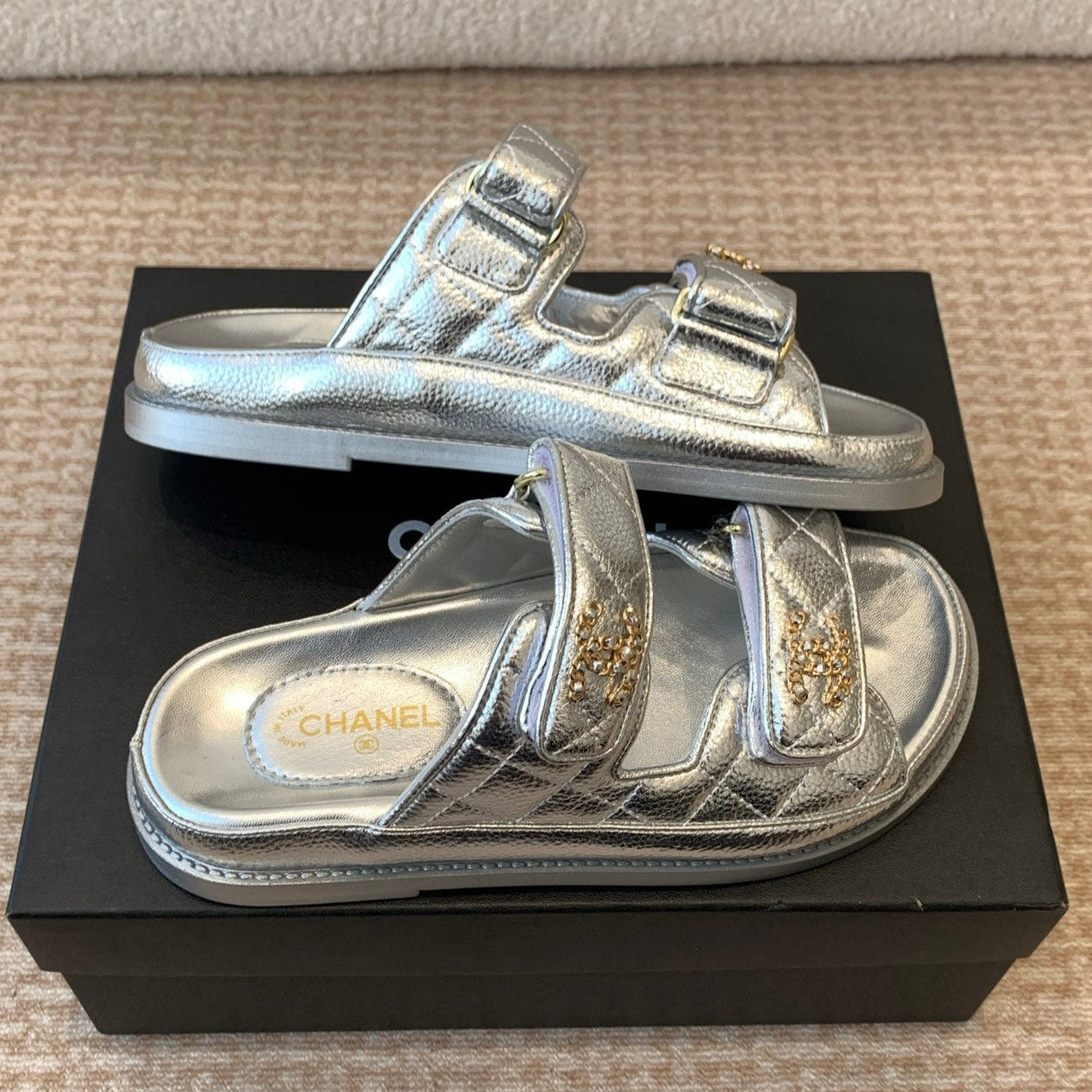 DAD SANDAL IN SILVER SHEEPSKIN MULE - 35
