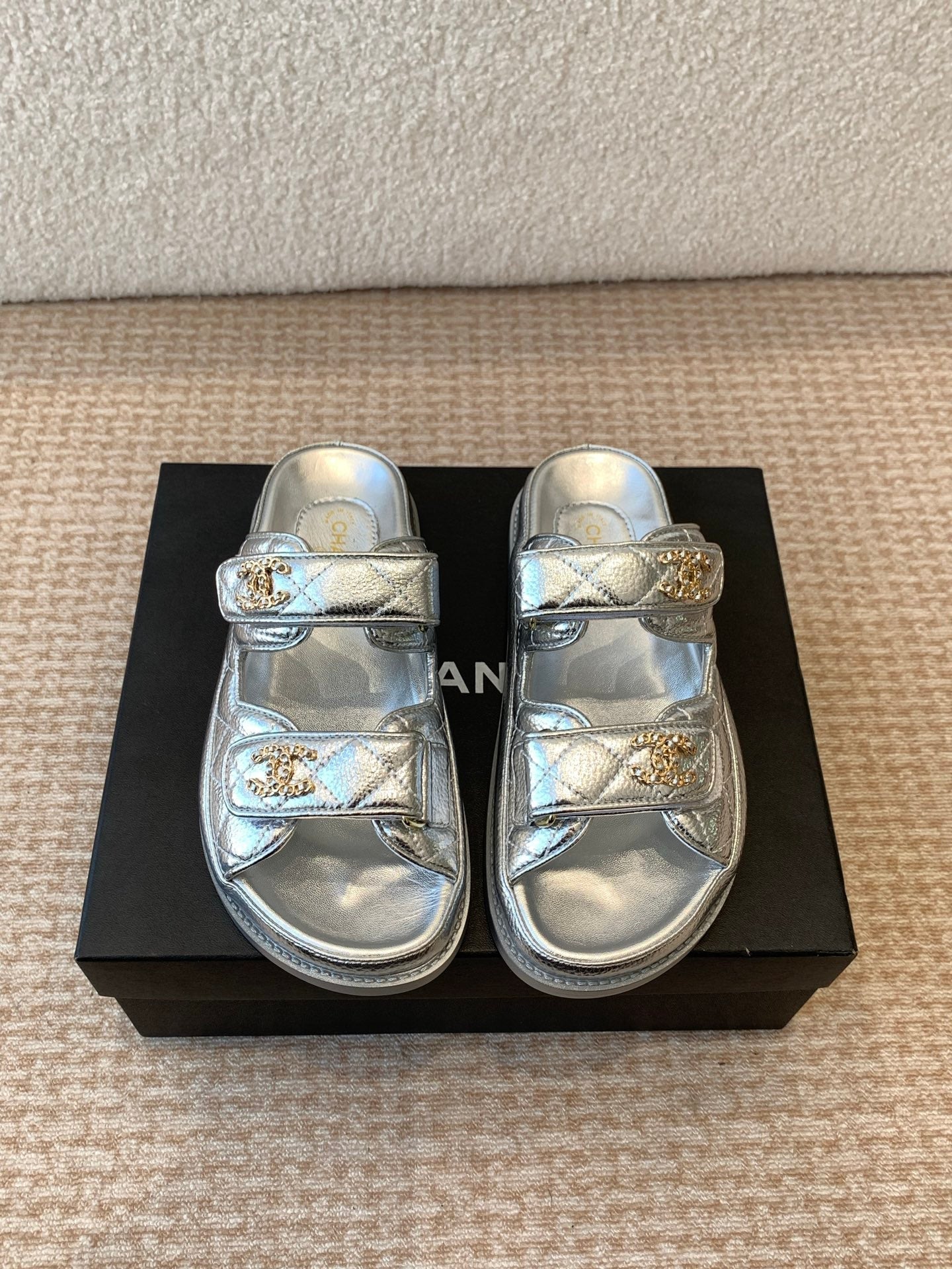 DAD SANDAL IN SILVER SHEEPSKIN MULE - 35