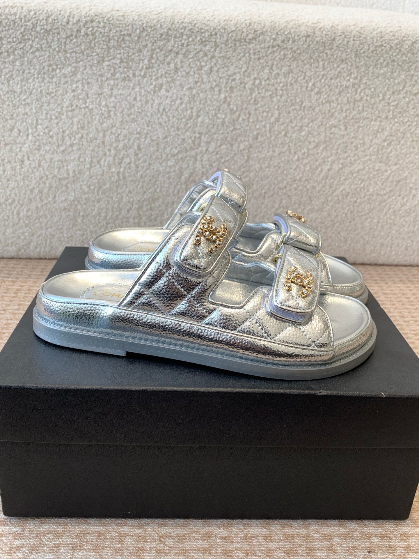 DAD SANDAL IN SILVER SHEEPSKIN MULE - 35