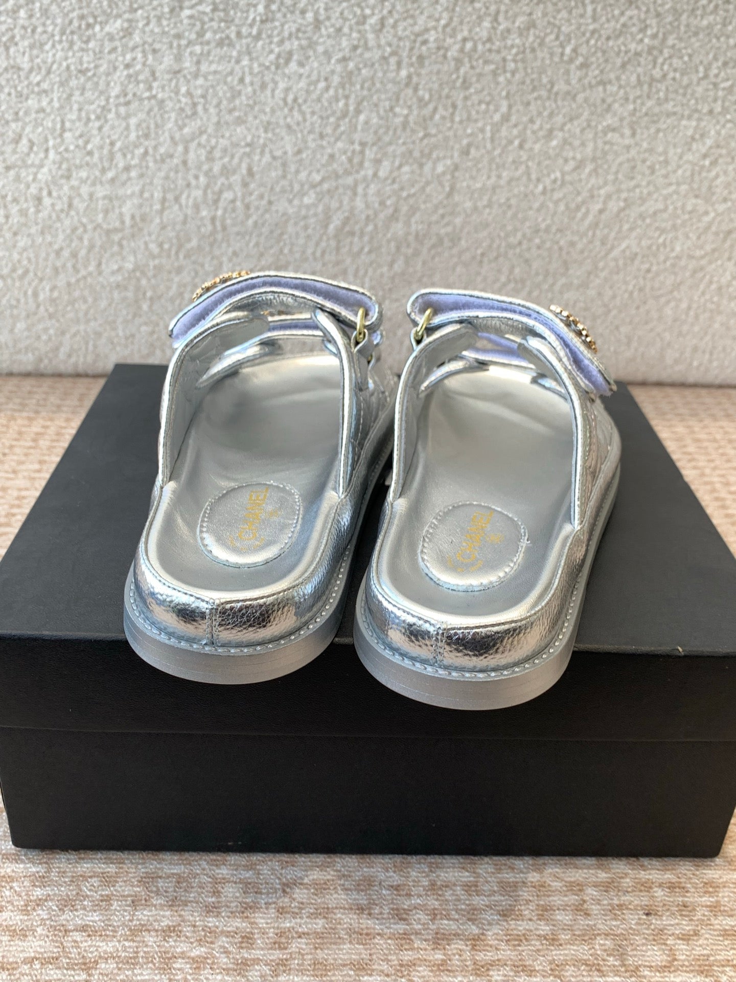 DAD SANDAL IN SILVER SHEEPSKIN MULE - 35