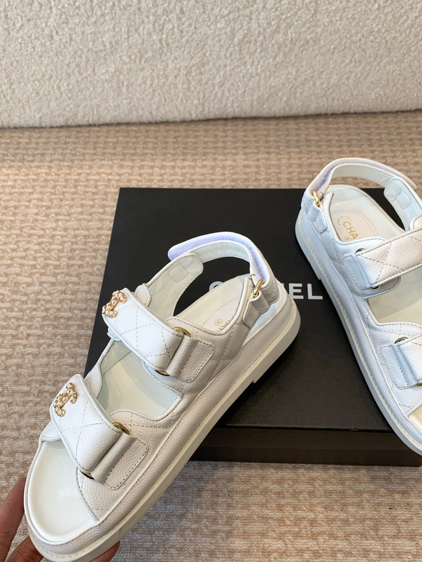 DAD SANDAL IN WHITE SHEEPSKIN - 35