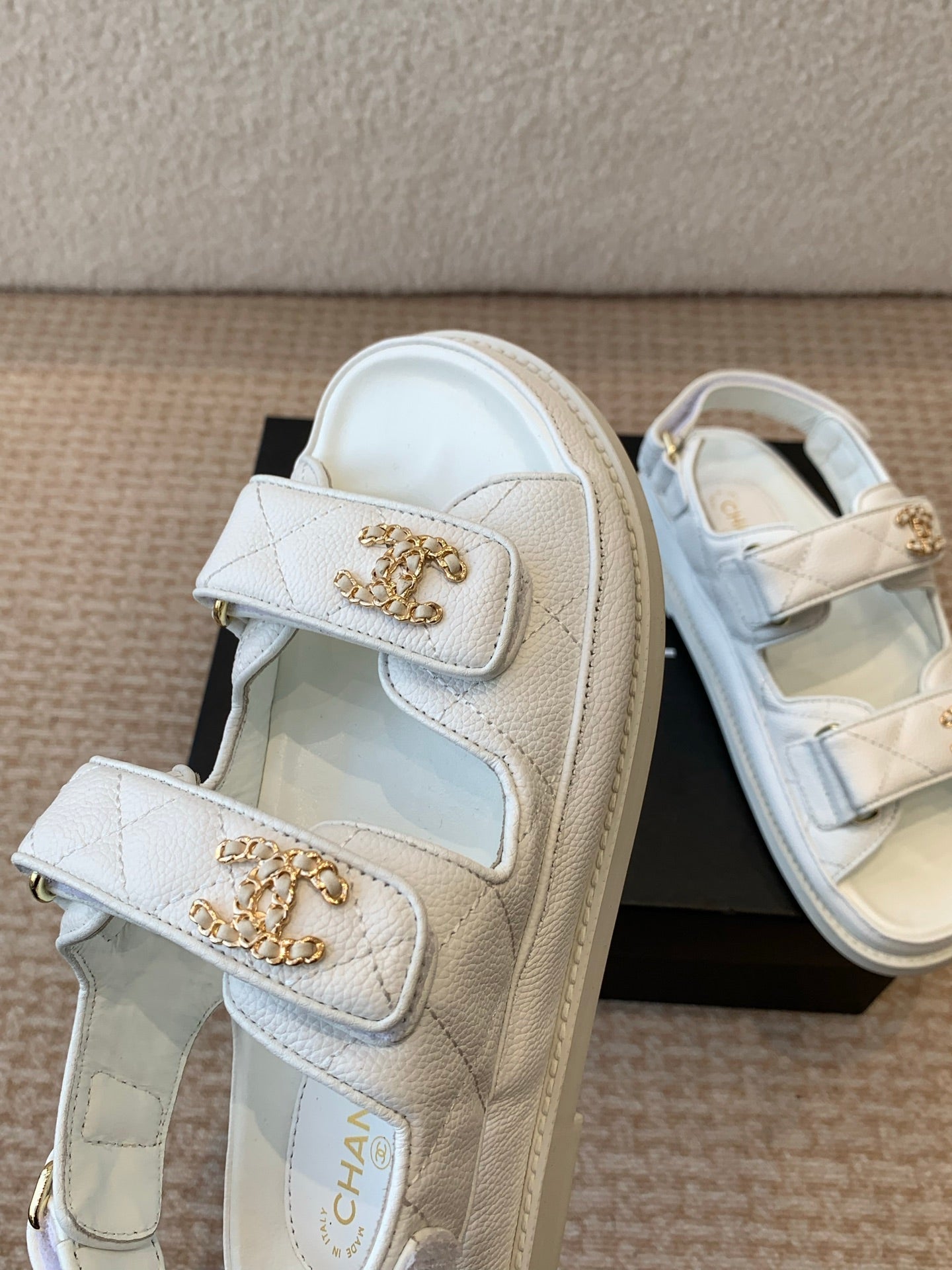 DAD SANDAL IN WHITE SHEEPSKIN - 35