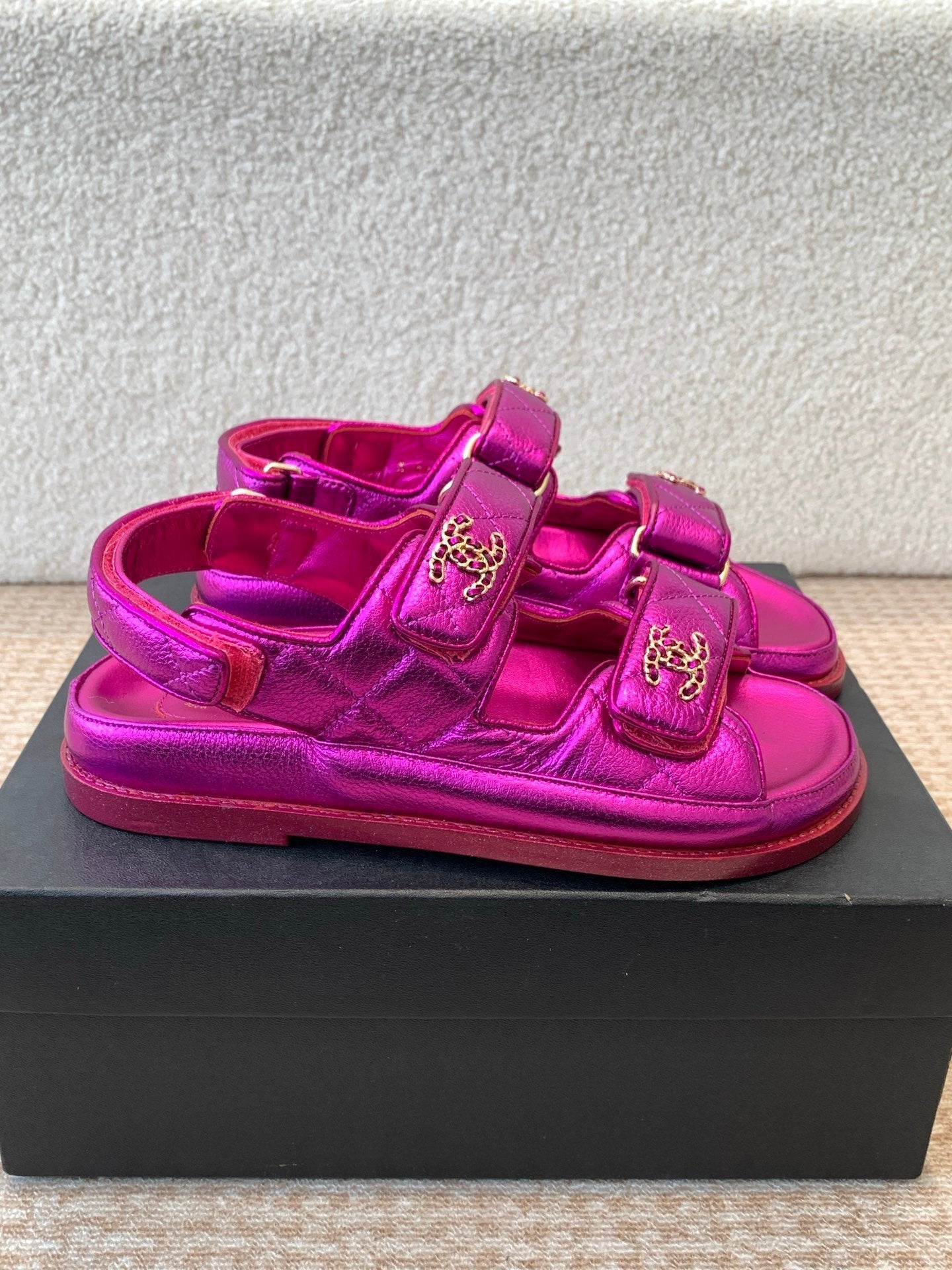 DAD SANDAL IN MAGENTA PURPLE SHEEPSKIN - 35
