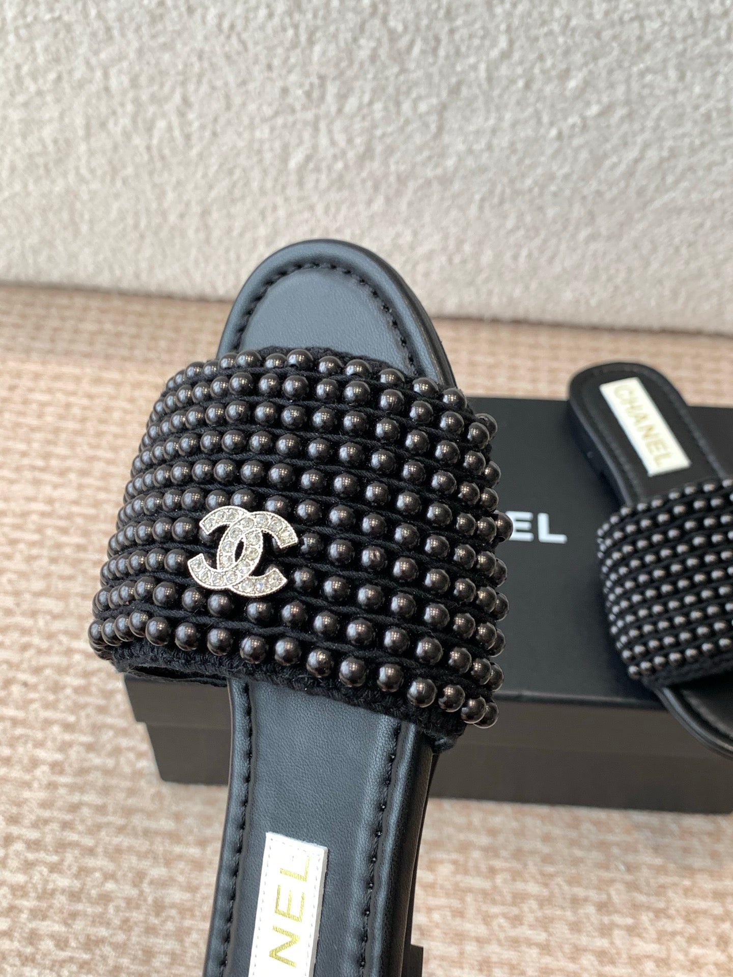FLAT SLIDE IN BLACK LAMBSKIN WITH PEARLS - 35