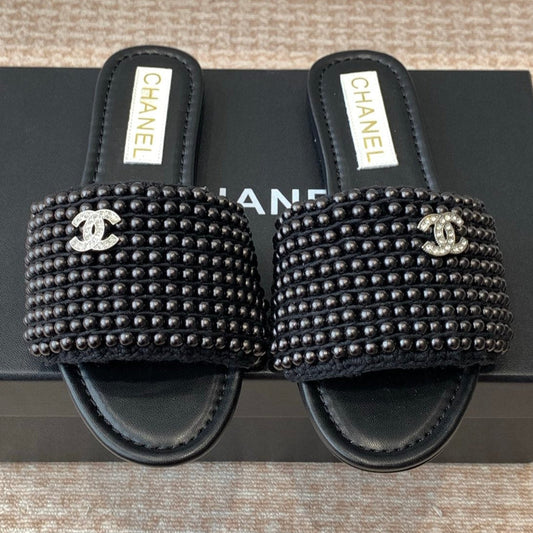 FLAT SLIDE IN BLACK LAMBSKIN WITH PEARLS - 35
