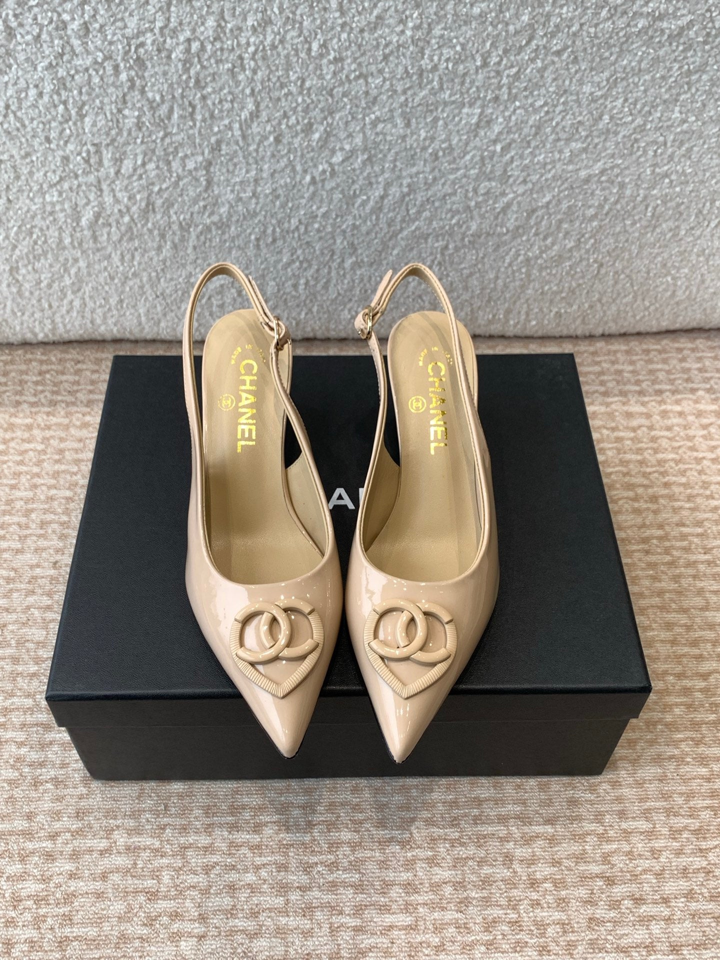 MID-HEEL SLINGBACKS IN BISQUE BEIGE PATENT CALFSKIN - 35