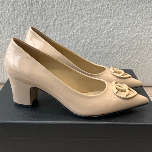 MID-HEEL PUMPS IN BISQUE BEIGE PATENT CALFSKIN - 35