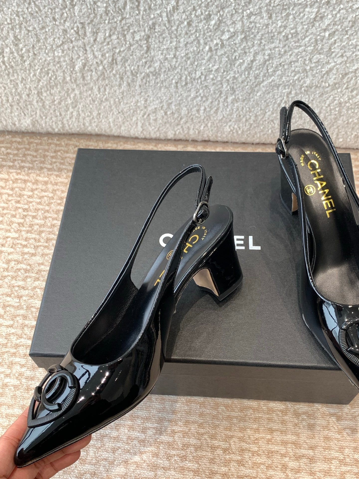 MID-HEEL SLINGBACKS IN BLACK PATENT CALFSKIN - 35