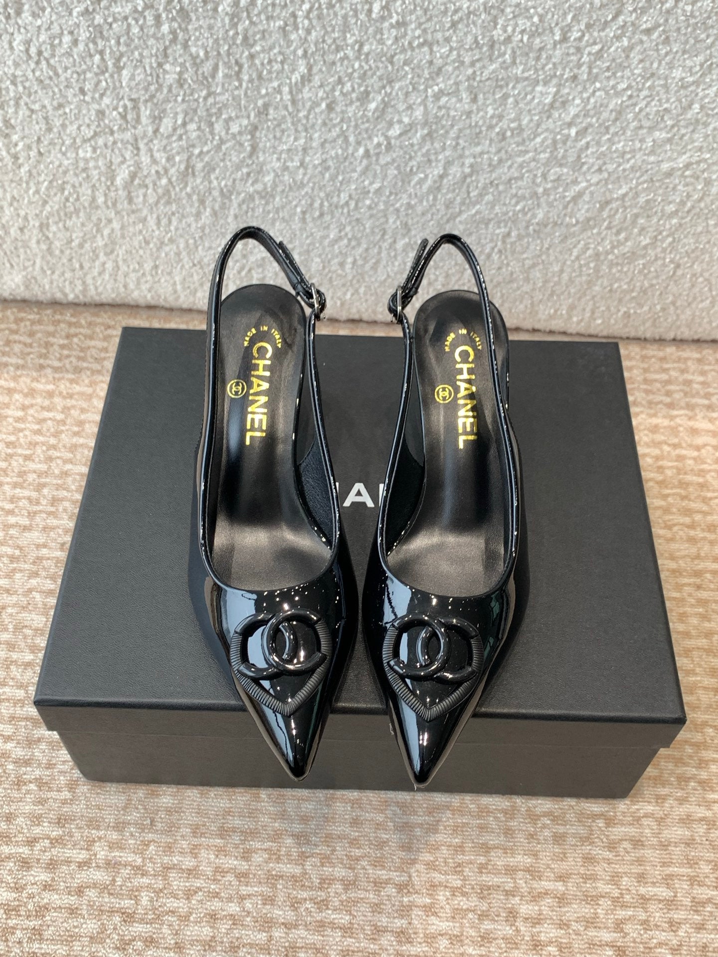 MID-HEEL SLINGBACKS IN BLACK PATENT CALFSKIN - 35