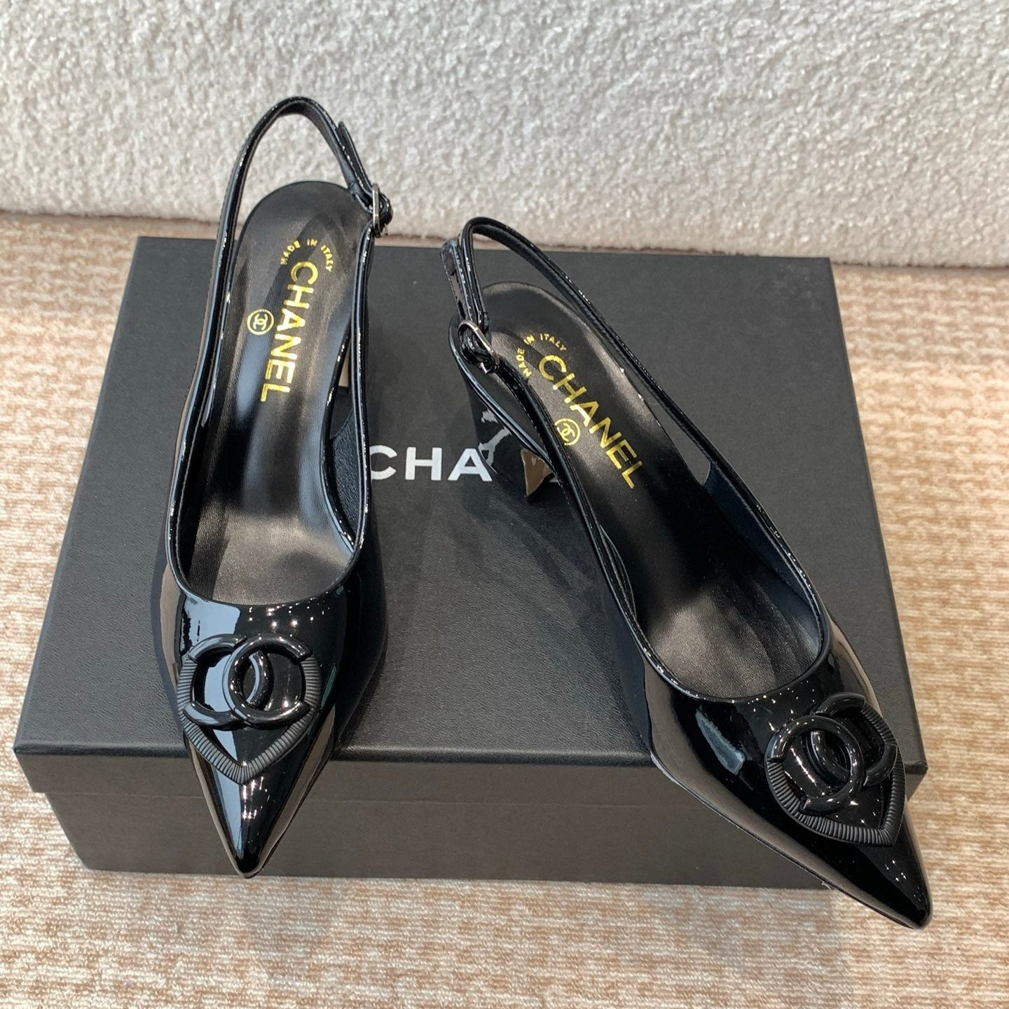 MID-HEEL SLINGBACKS IN BLACK PATENT CALFSKIN - 35