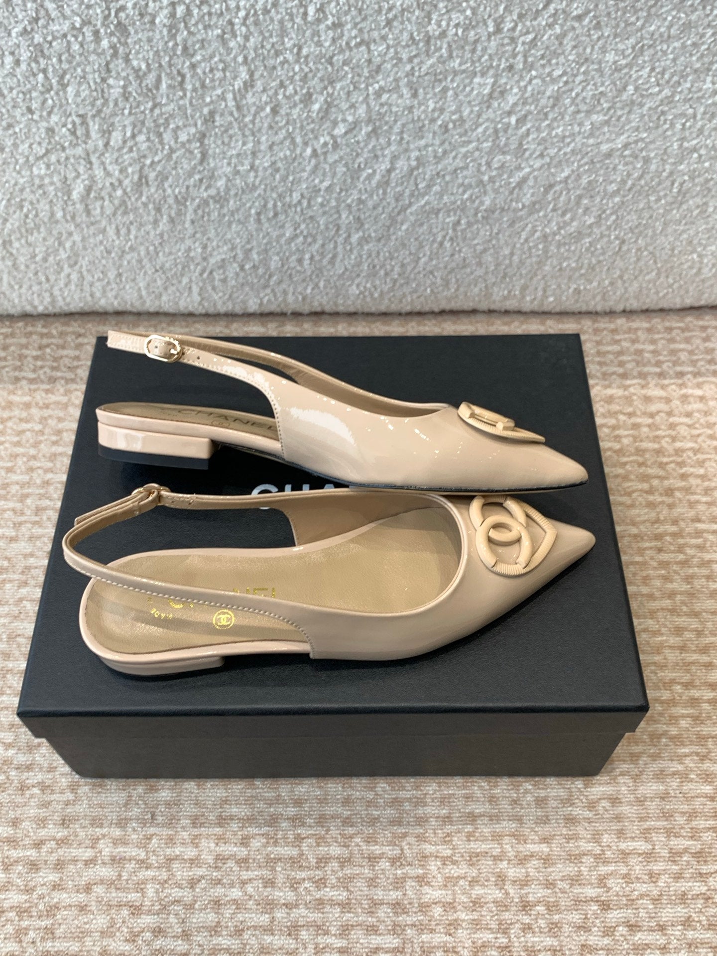 FLAT MULES IN BISQUE BEIGE PATENT CALFSKIN - 35