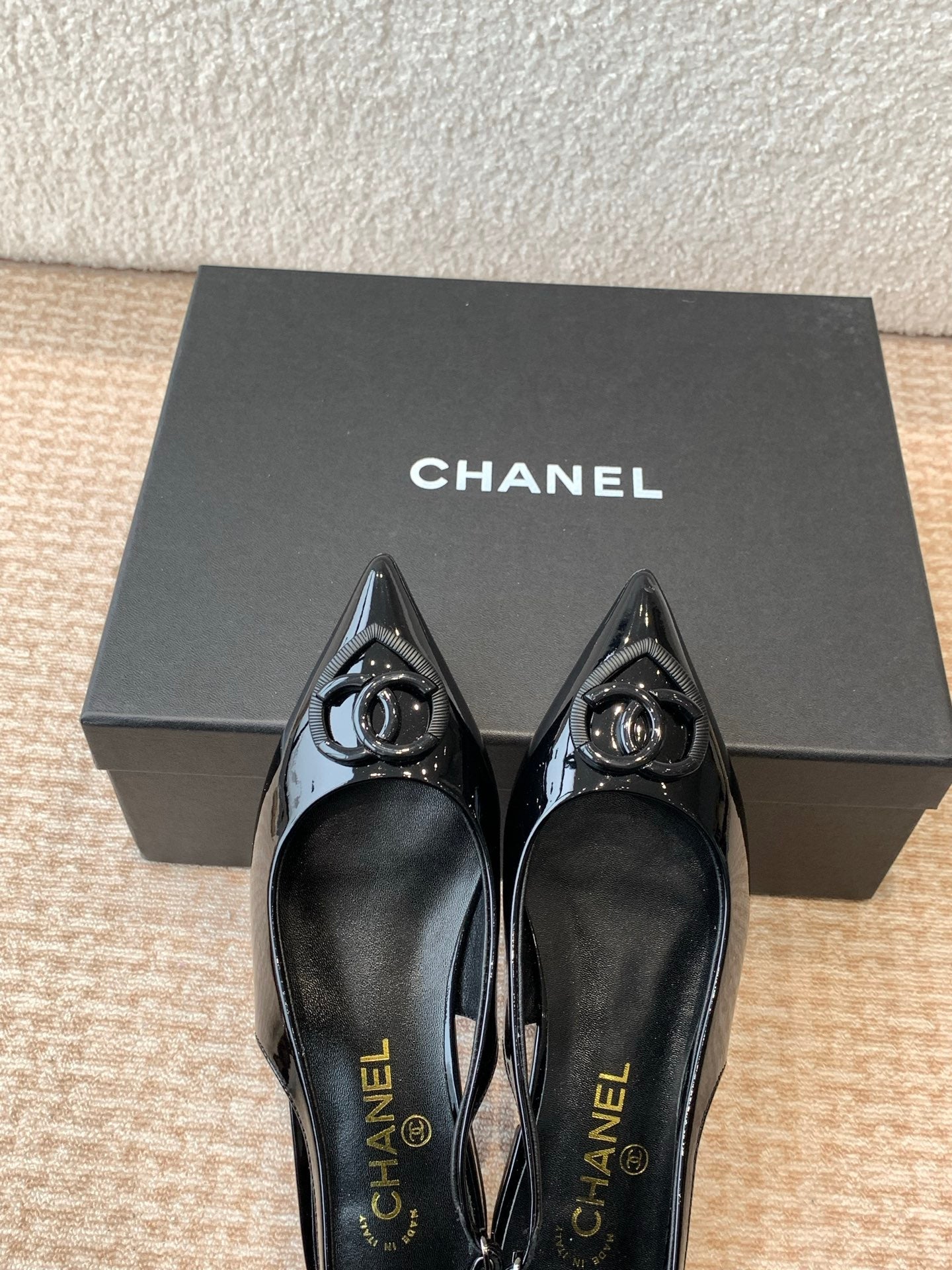 FLAT SLINGBACKS IN BLACK PATENT CALFSKIN - 35