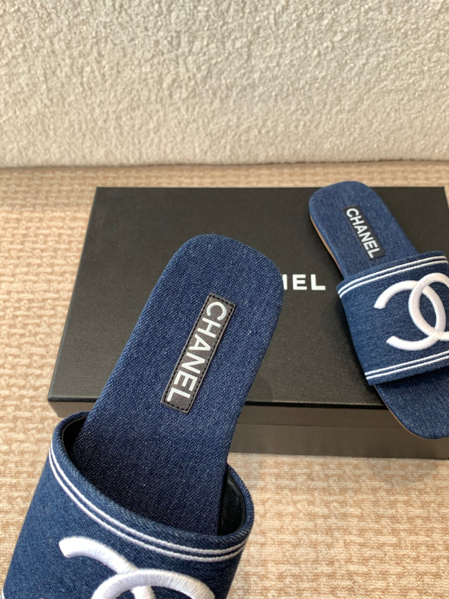 FLAT SLIDE IN NAVY BLUE DENIM WITH WHITE LOGO - 35