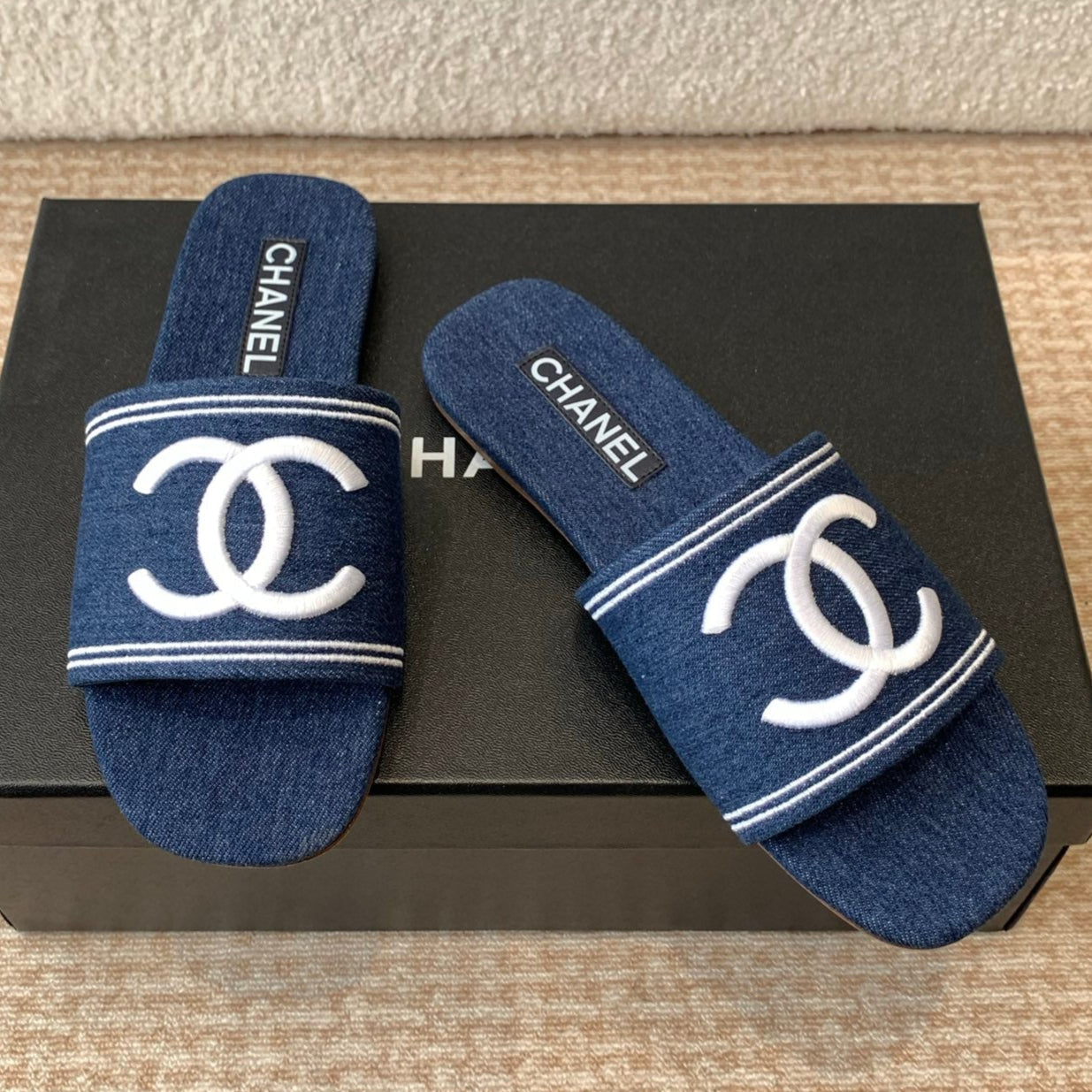FLAT SLIDE IN NAVY BLUE DENIM WITH WHITE LOGO - 35