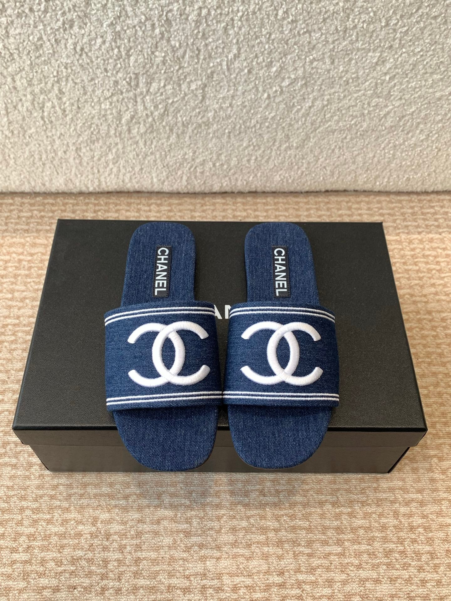 FLAT SLIDE IN NAVY BLUE DENIM WITH WHITE LOGO - 35