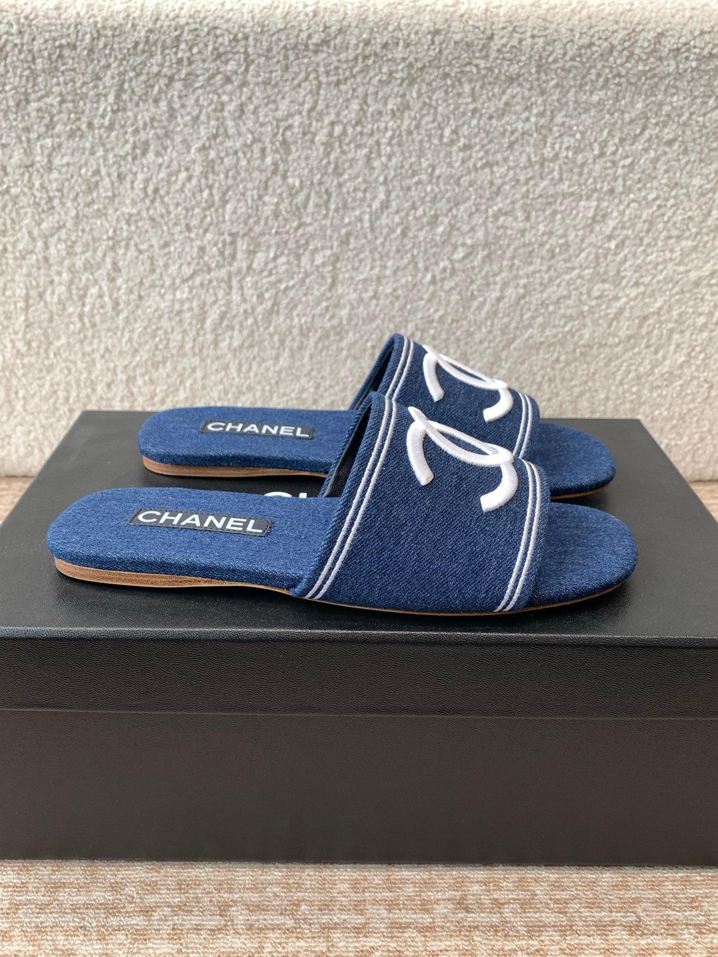 FLAT SLIDE IN NAVY BLUE DENIM WITH WHITE LOGO - 35