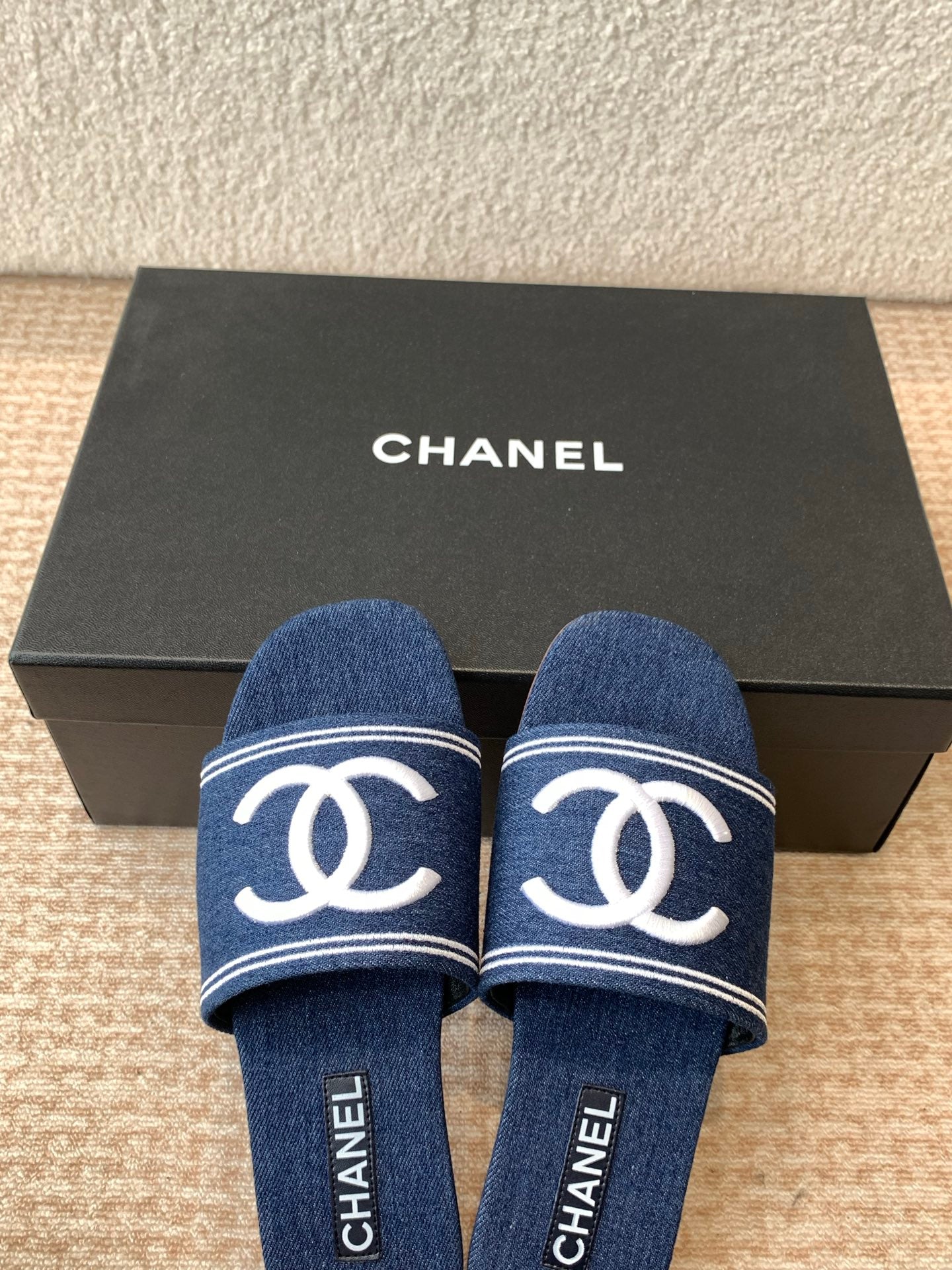FLAT SLIDE IN NAVY BLUE DENIM WITH WHITE LOGO - 35