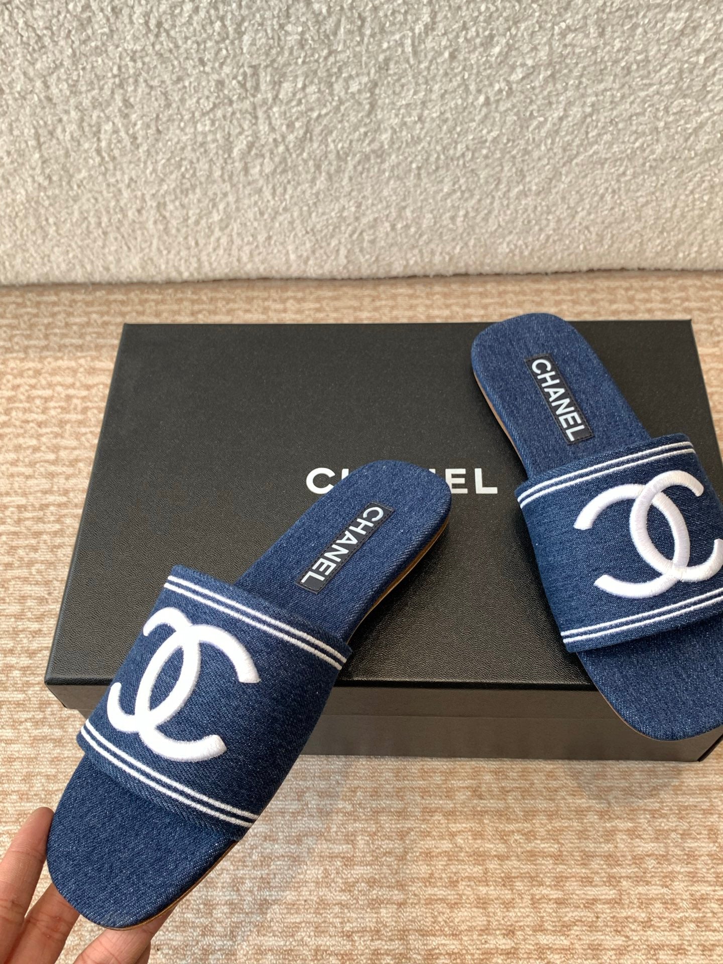 FLAT SLIDE IN NAVY BLUE DENIM WITH WHITE LOGO - 35