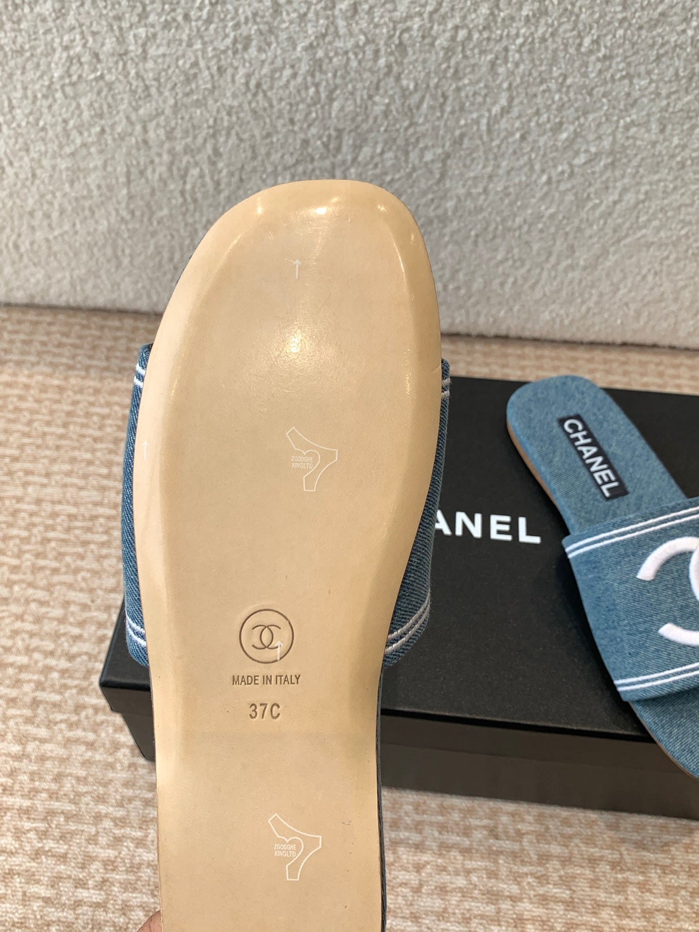 FLAT SLIDE IN AEGEAN BLUE DENIM WITH WHITE LOGO - 35