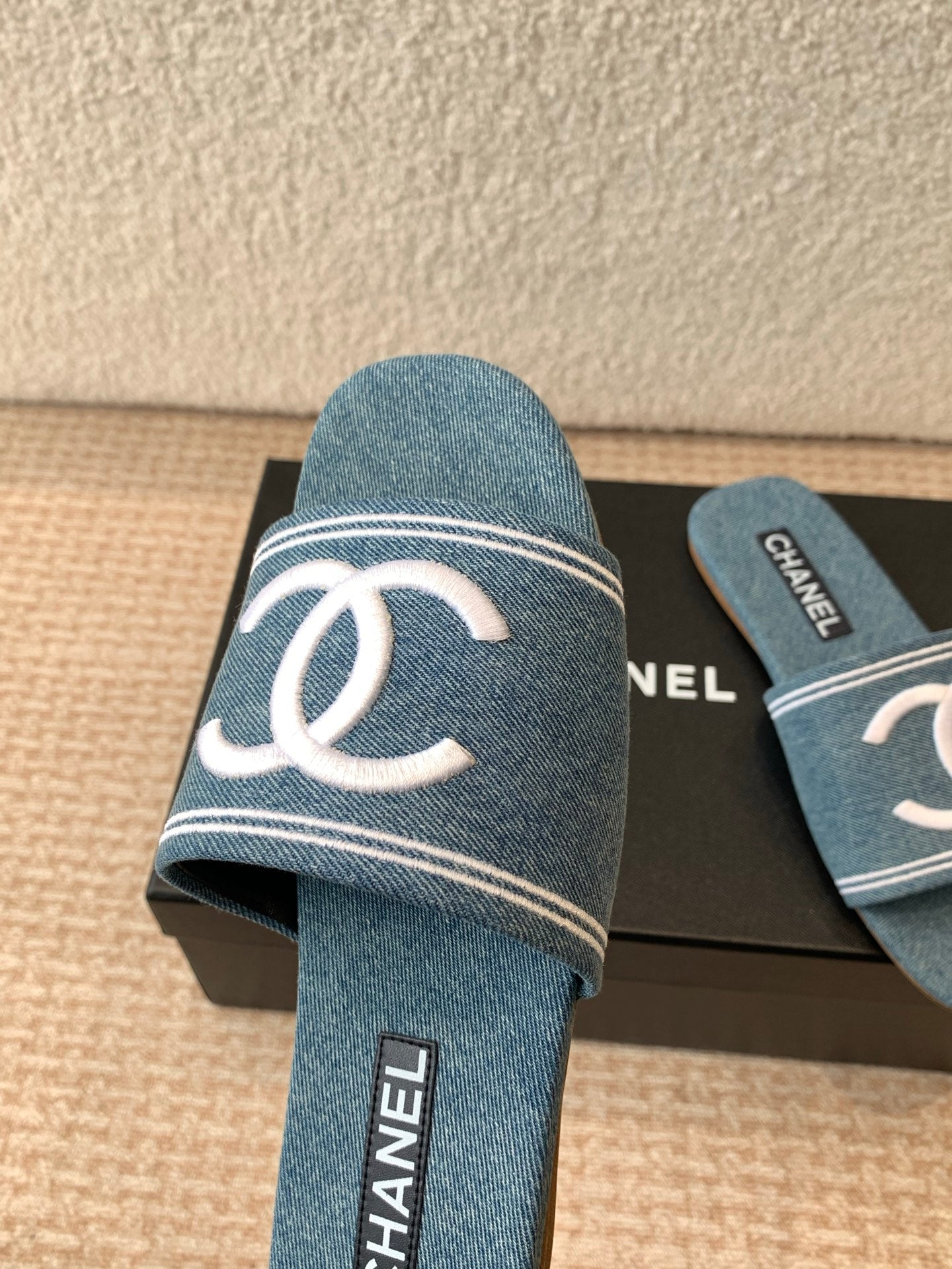 FLAT SLIDE IN AEGEAN BLUE DENIM WITH WHITE LOGO - 35