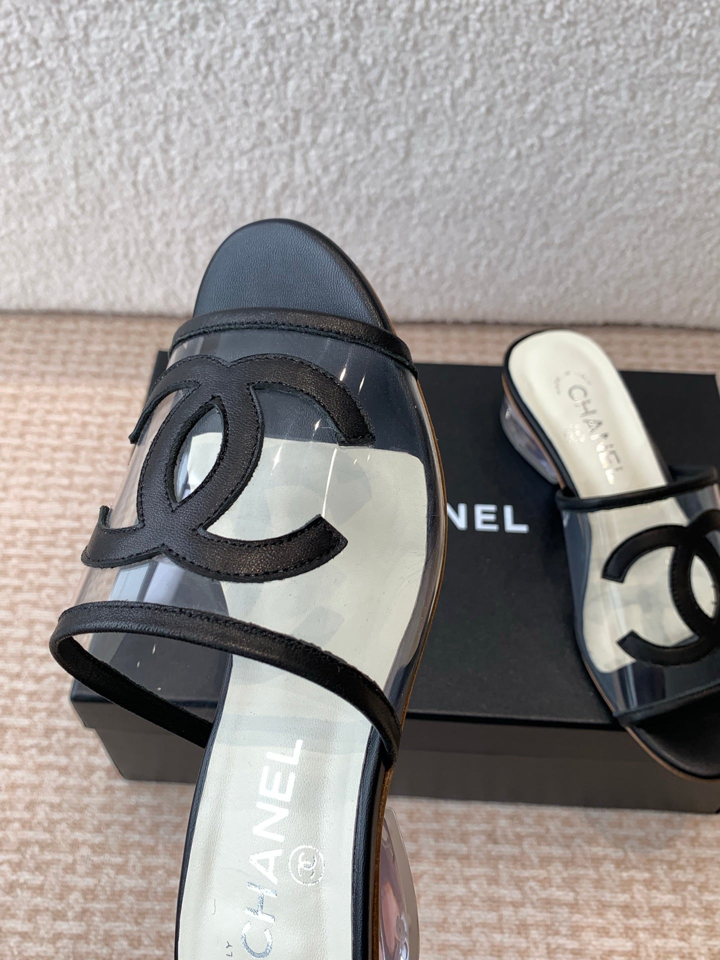 SLIDE SANDALS IN BLACK LAMBSKIN WITH TRANSPARENT PVC - 35