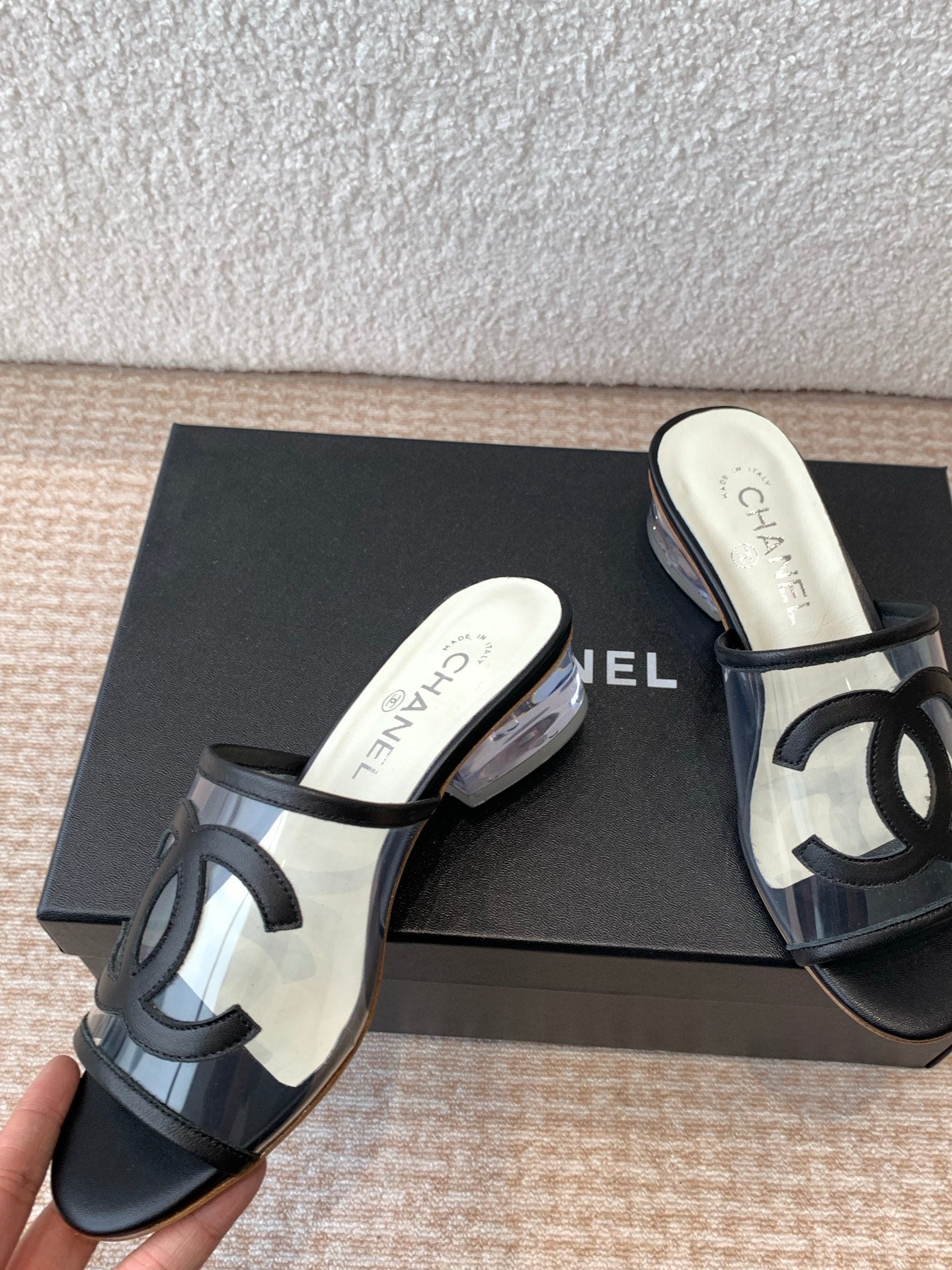 SLIDE SANDALS IN BLACK LAMBSKIN WITH TRANSPARENT PVC - 35