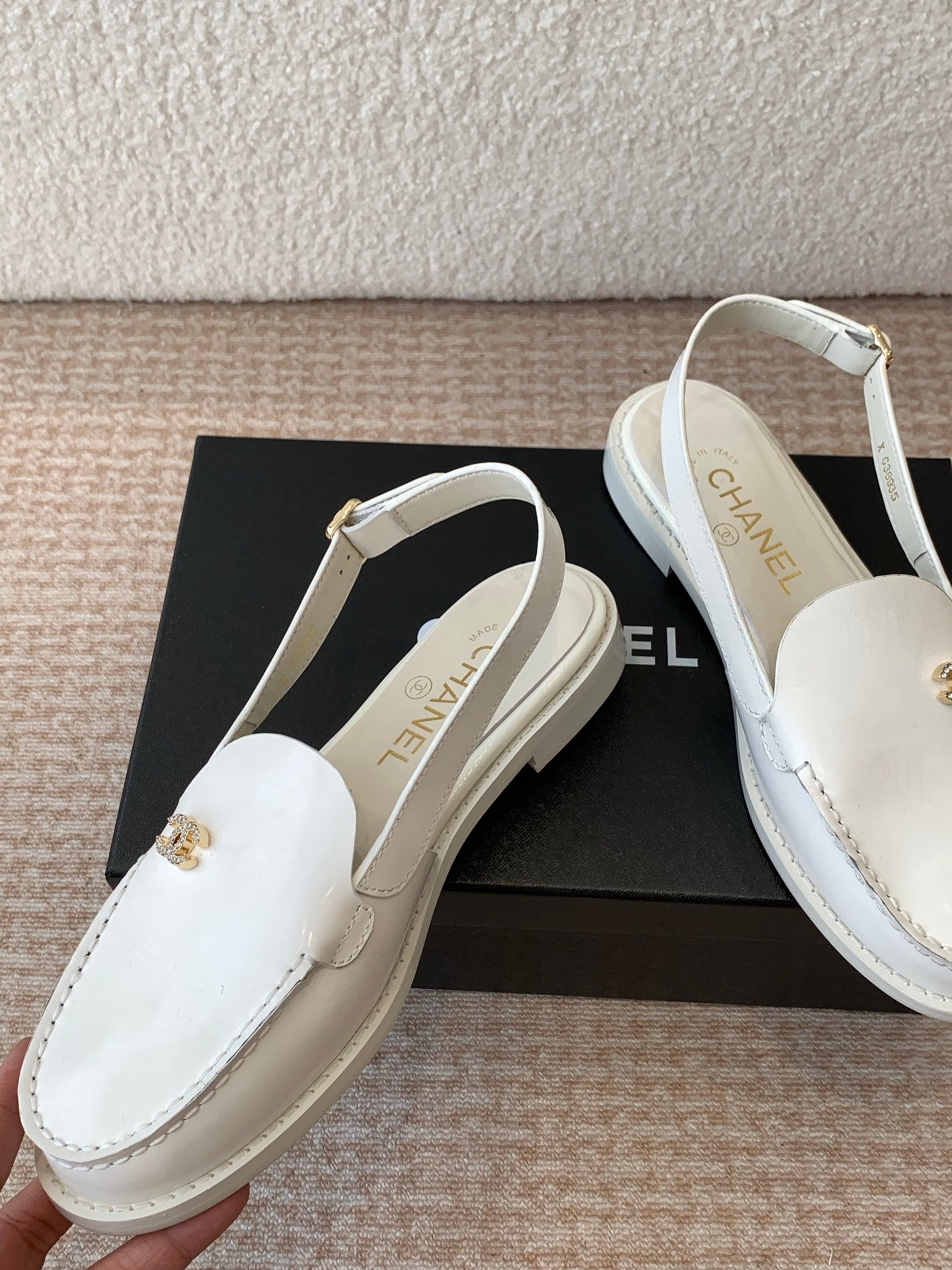 CC MOCCASIN SLINGBACK IN WHITE PATENT CALFSKIN - 35