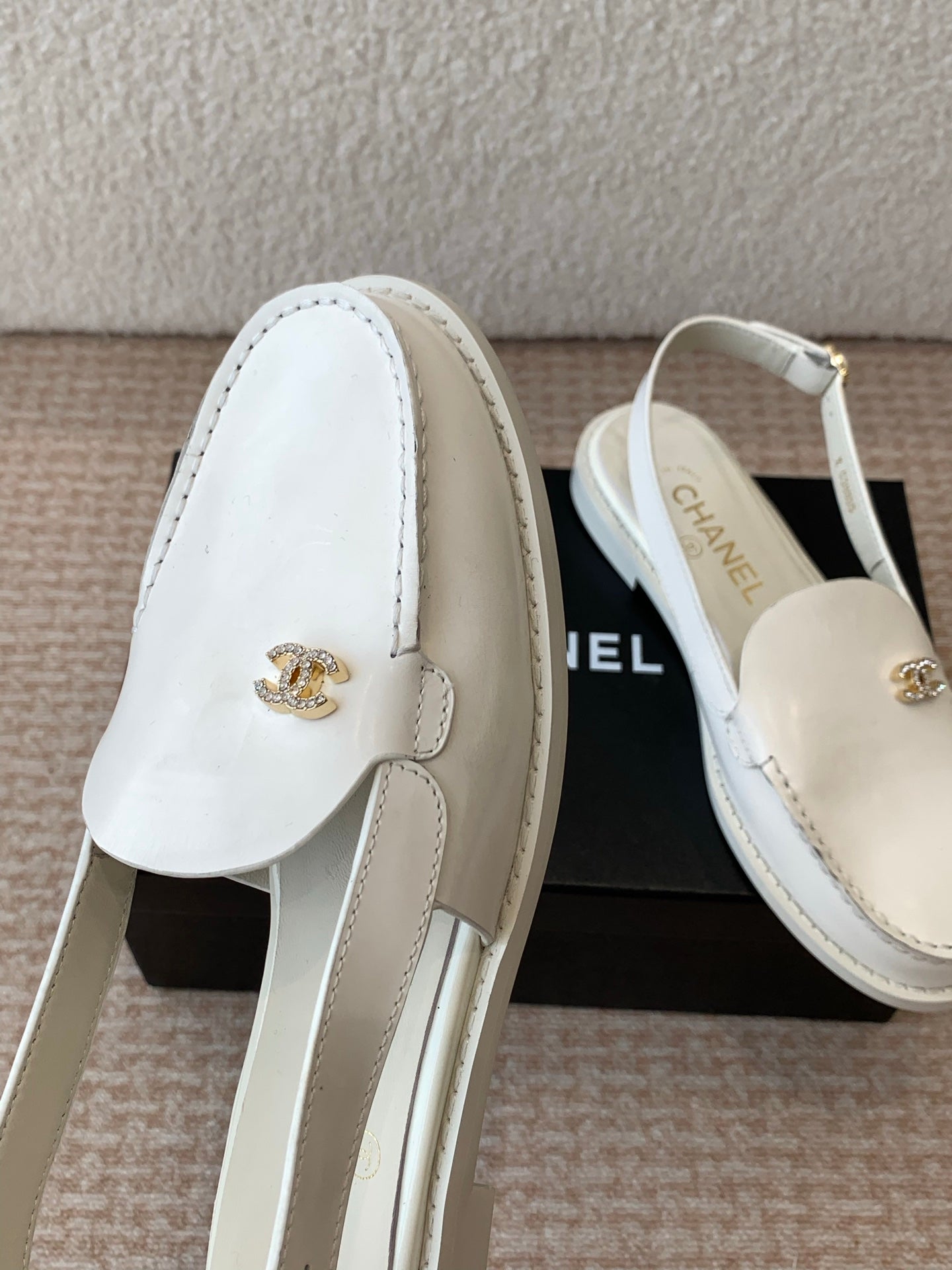 CC MOCCASIN SLINGBACK IN WHITE PATENT CALFSKIN - 35